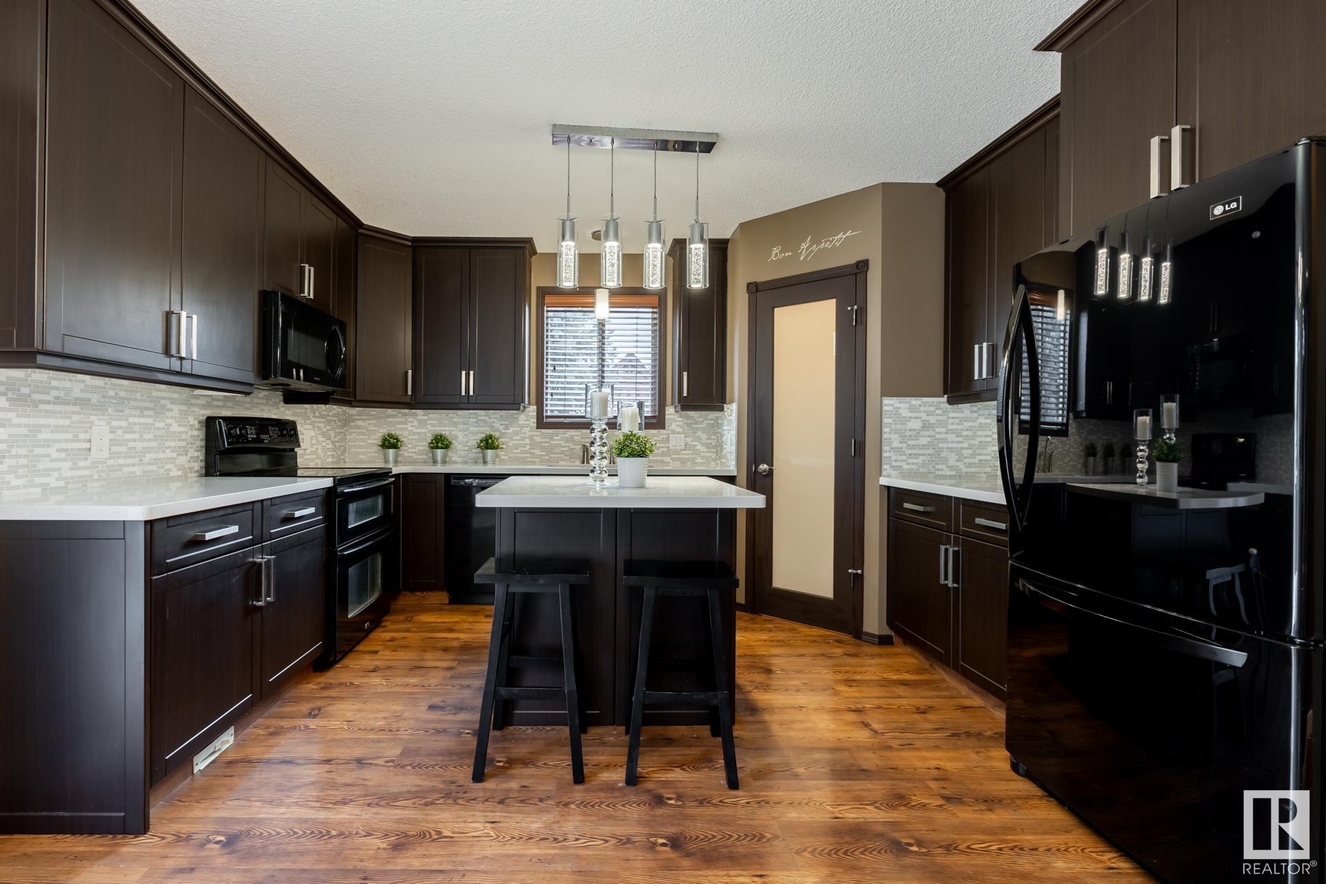 332 MEADOWVIEW Terrace