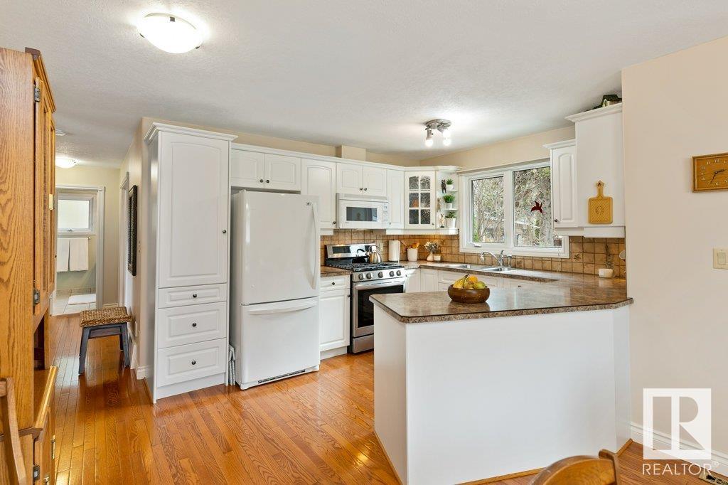 44 FALCON Crescent