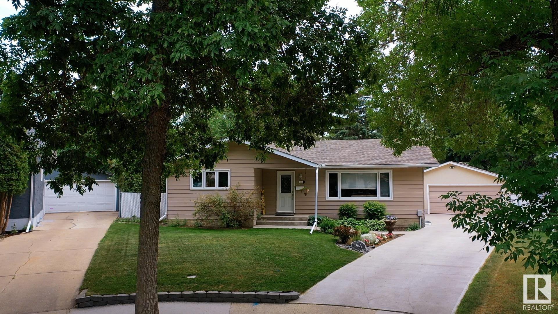 44 FALCON Crescent
