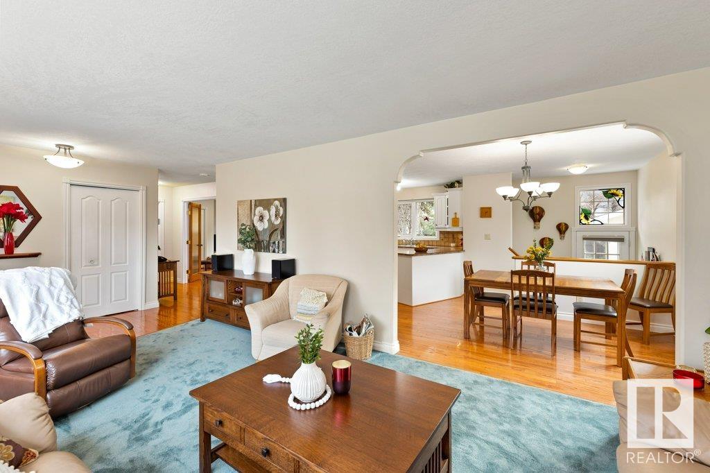 44 FALCON Crescent