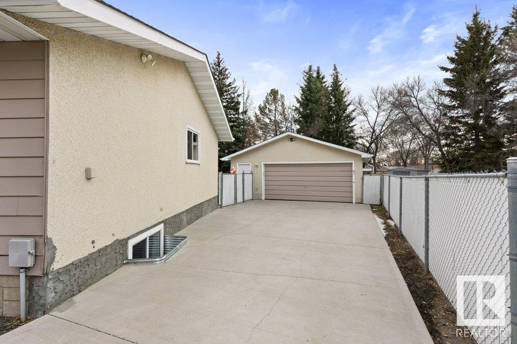 44 FALCON Crescent