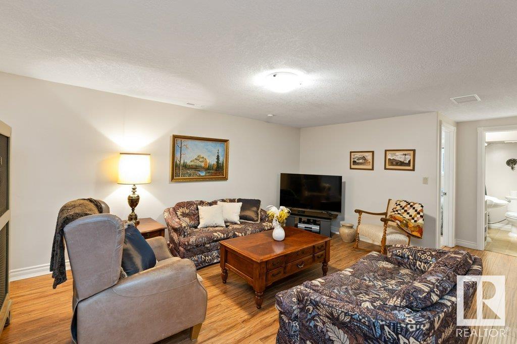 44 FALCON Crescent