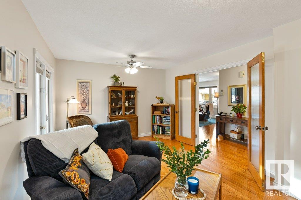 44 FALCON Crescent
