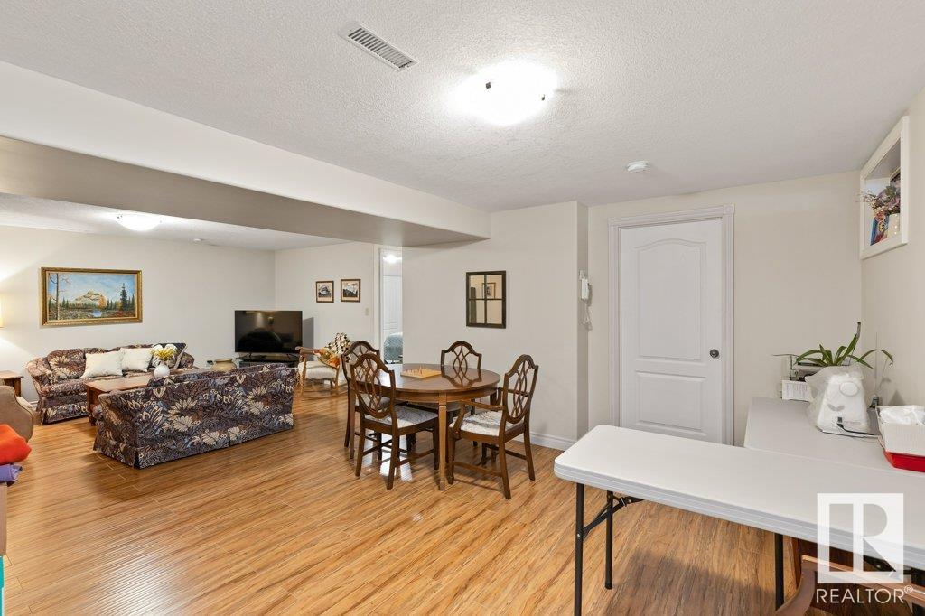 44 FALCON Crescent
