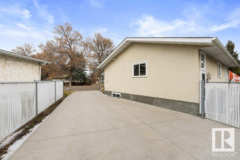44 FALCON Crescent