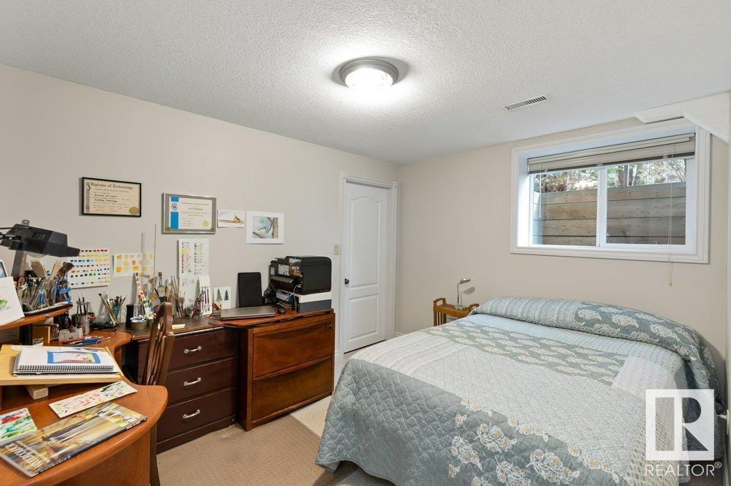 44 FALCON Crescent