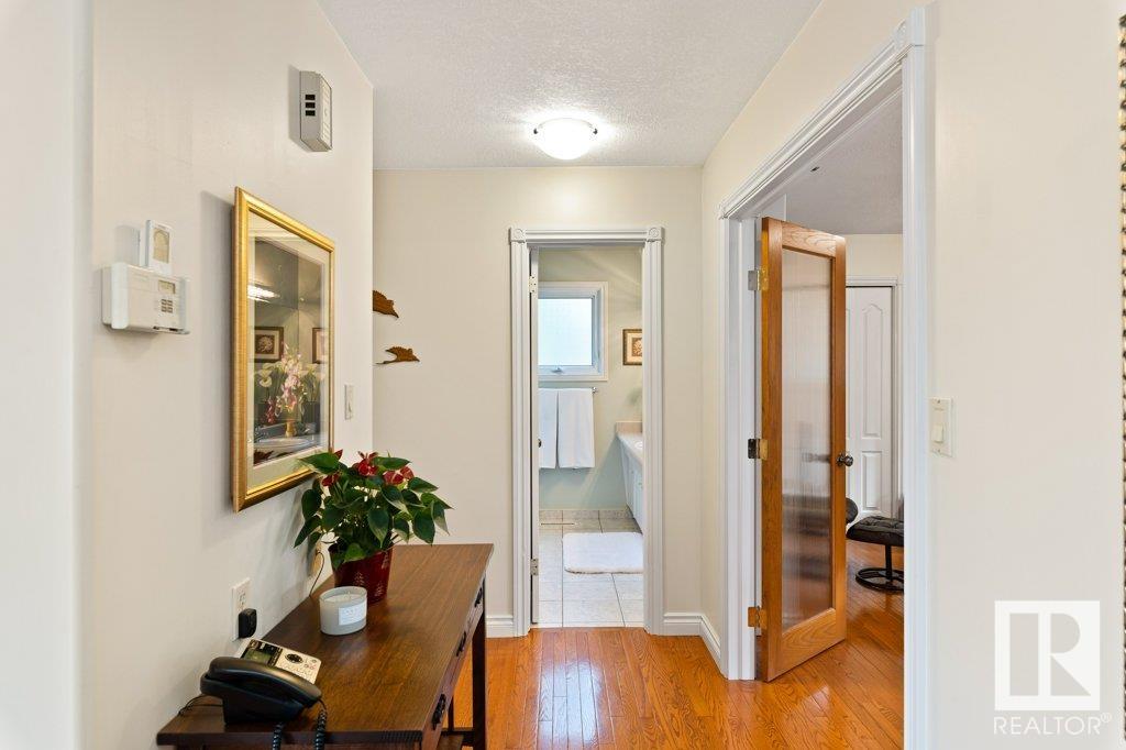 44 FALCON Crescent