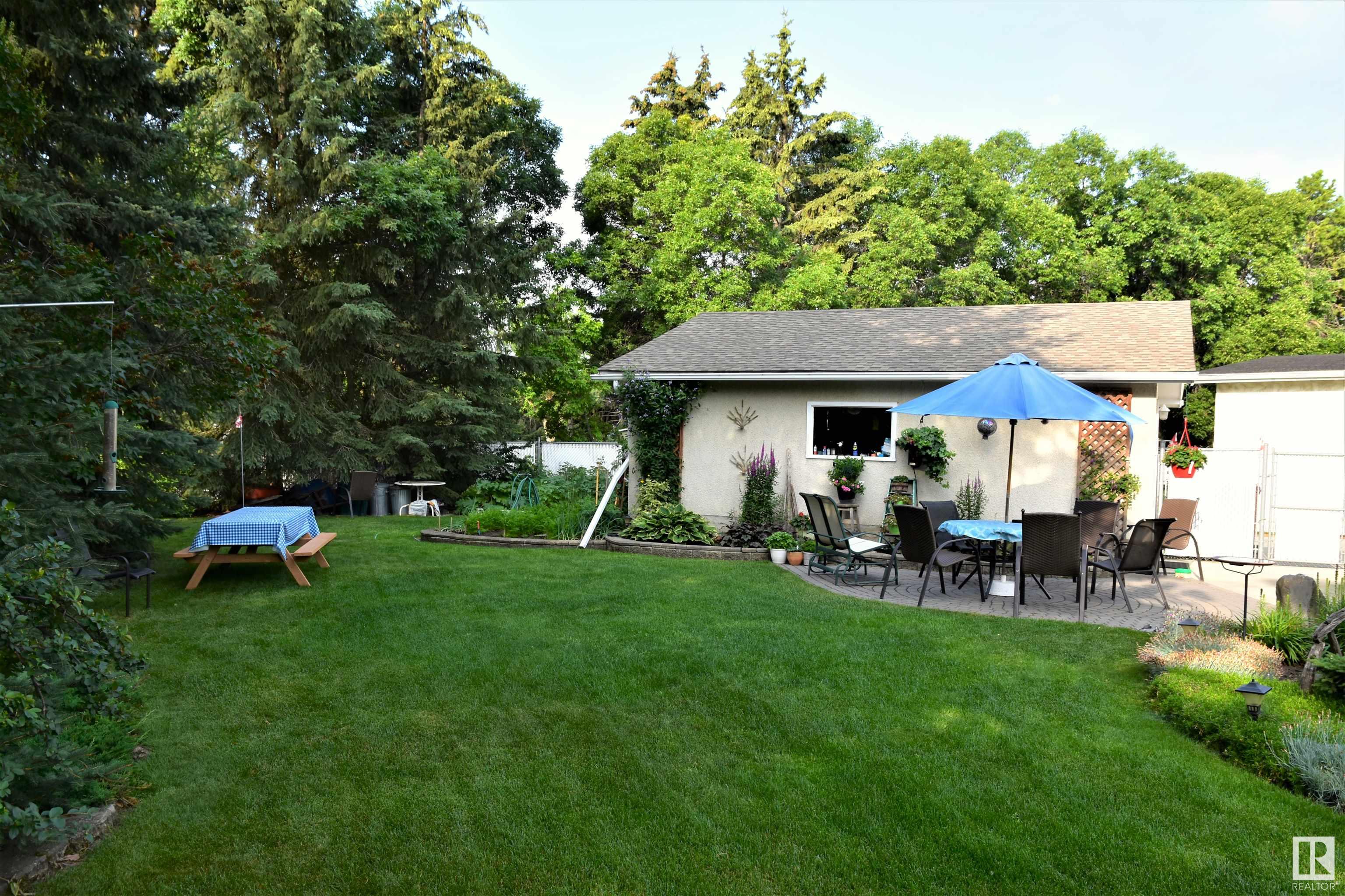 44 FALCON Crescent