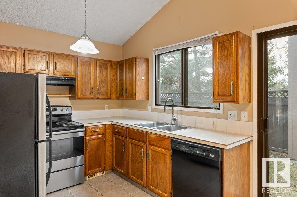 15 FOXBOROUGH Gardens
