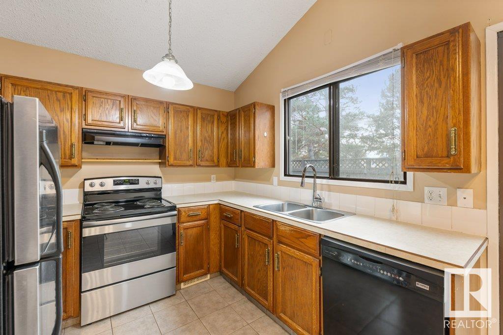 15 FOXBOROUGH Gardens