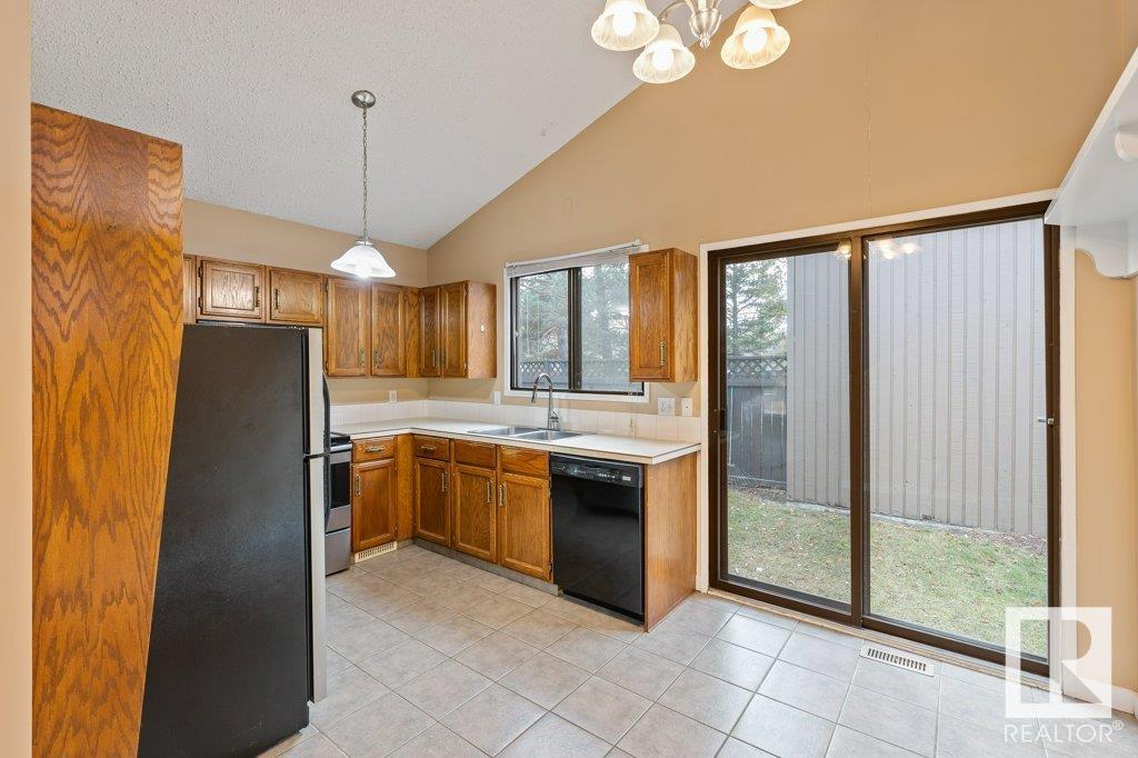 15 FOXBOROUGH Gardens