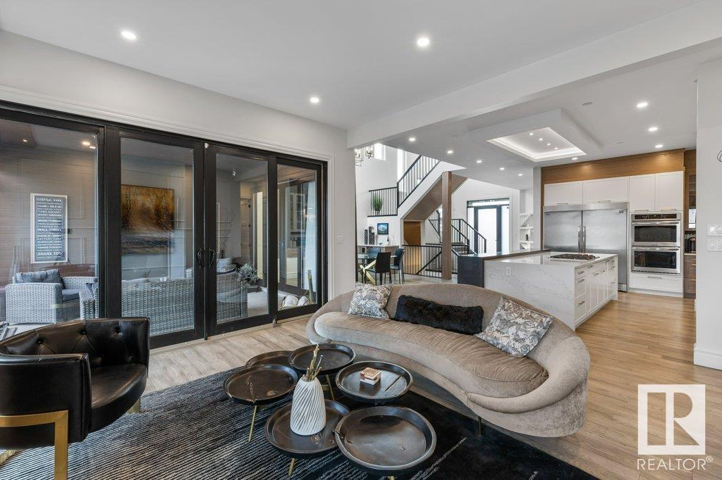 30 EASTON Close