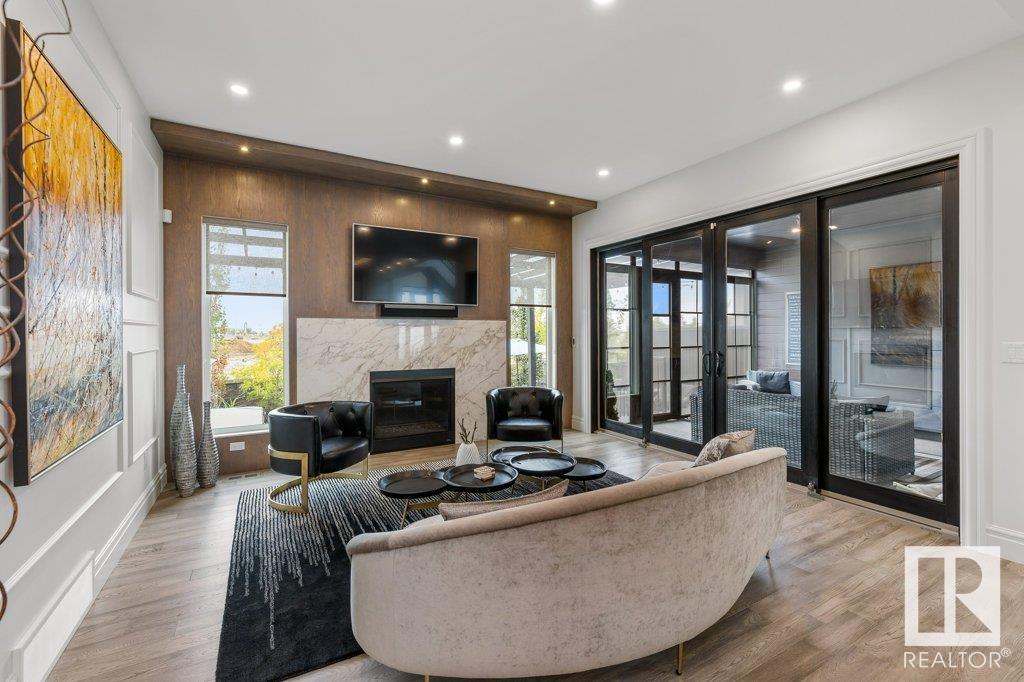 30 EASTON Close