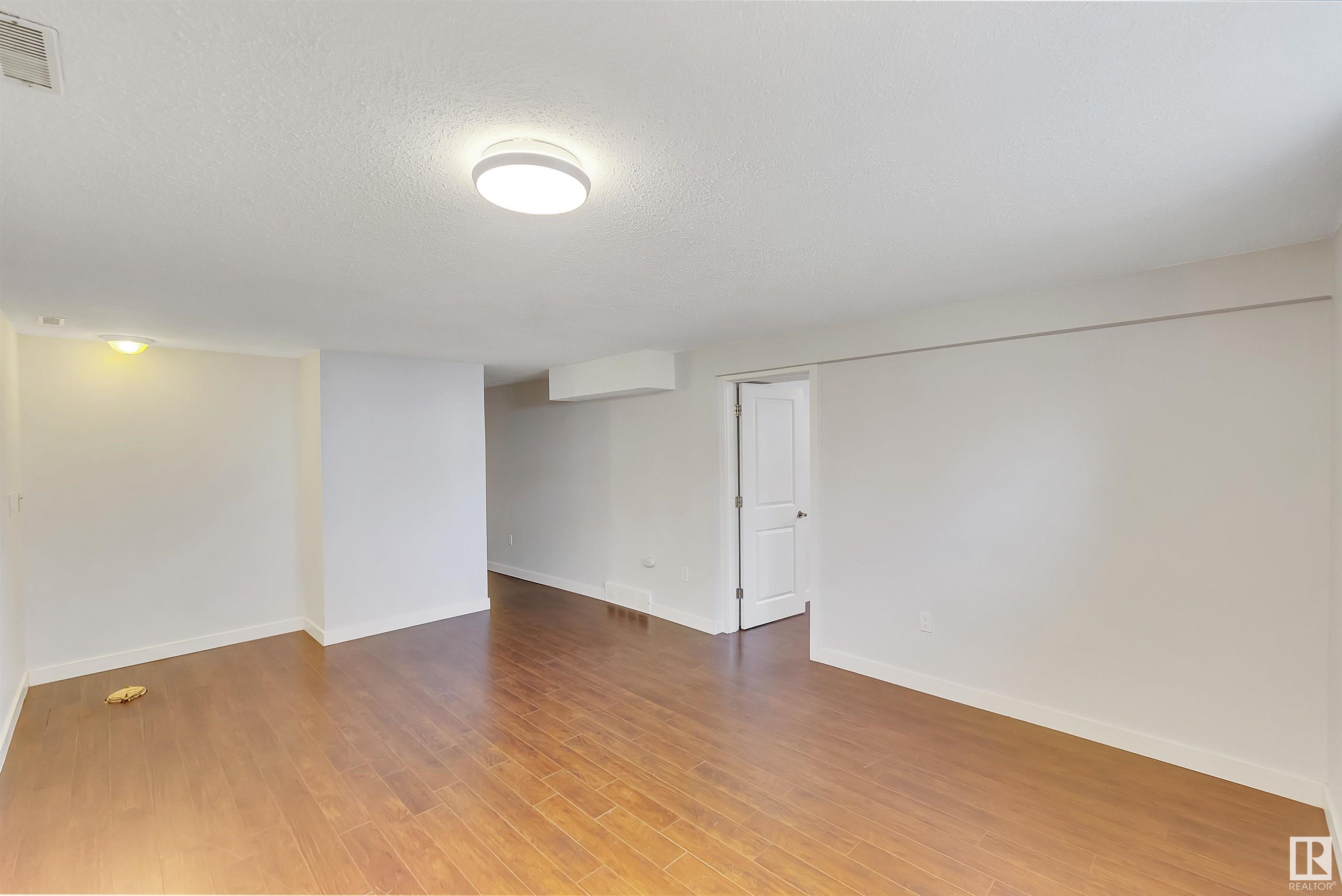 16 BLUEBIRD Crescent