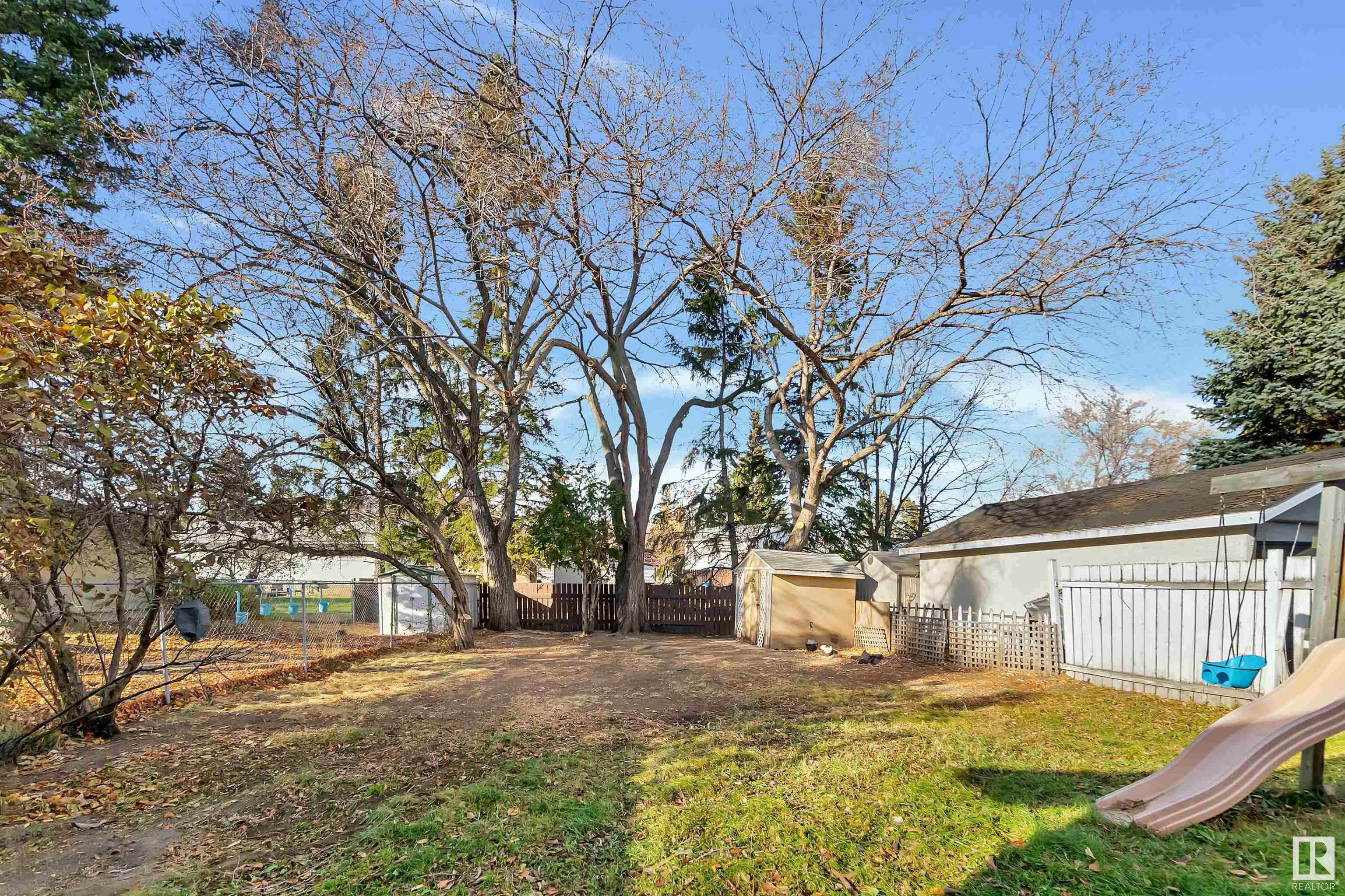 16 BLUEBIRD Crescent