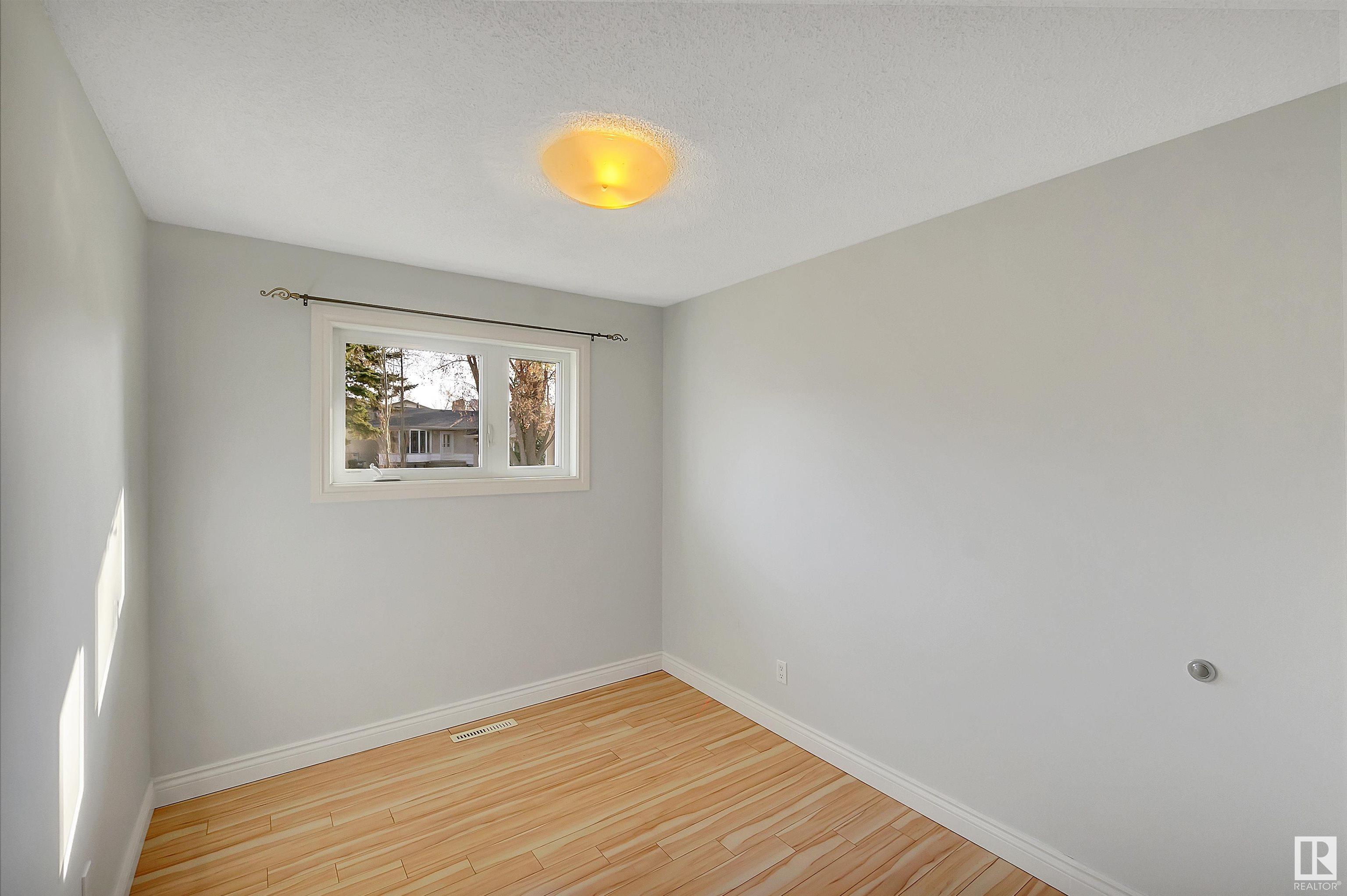 16 BLUEBIRD Crescent
