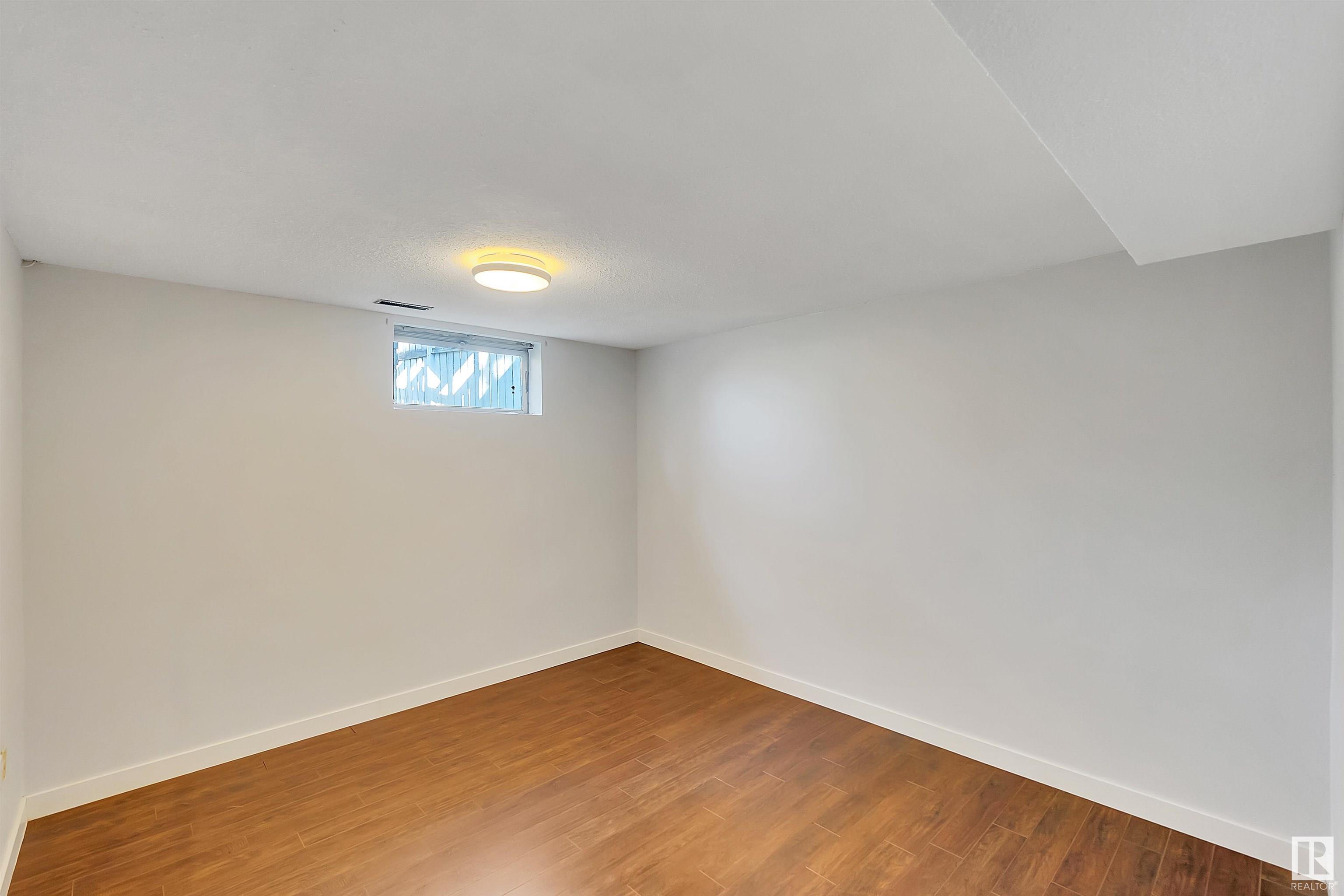 16 BLUEBIRD Crescent