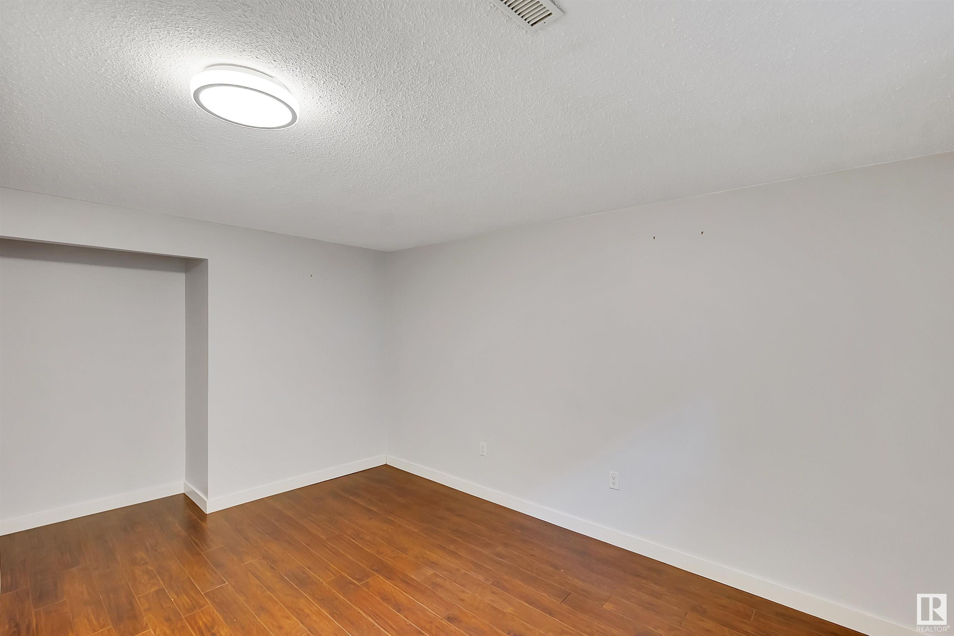 16 BLUEBIRD Crescent