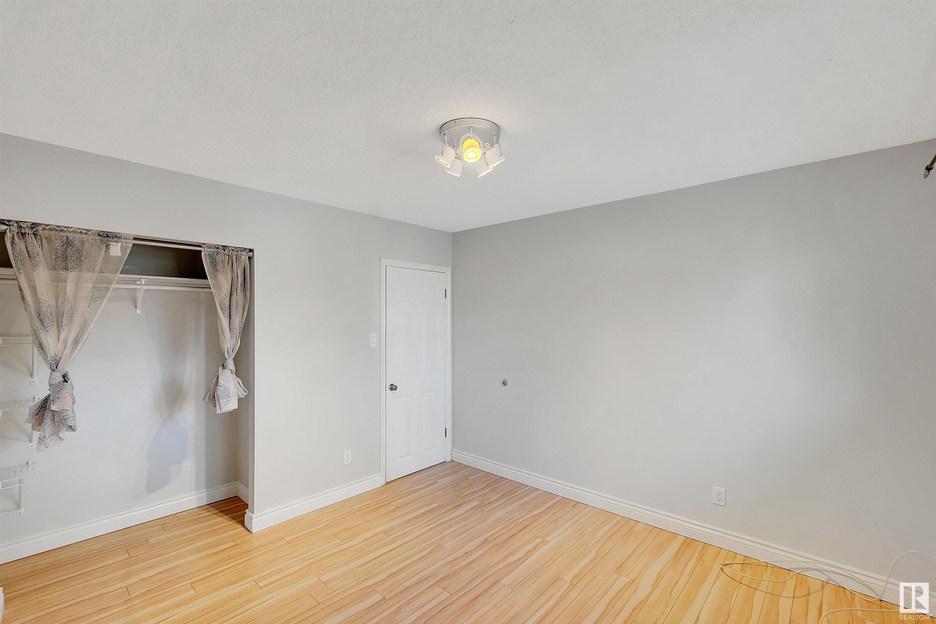 16 BLUEBIRD Crescent