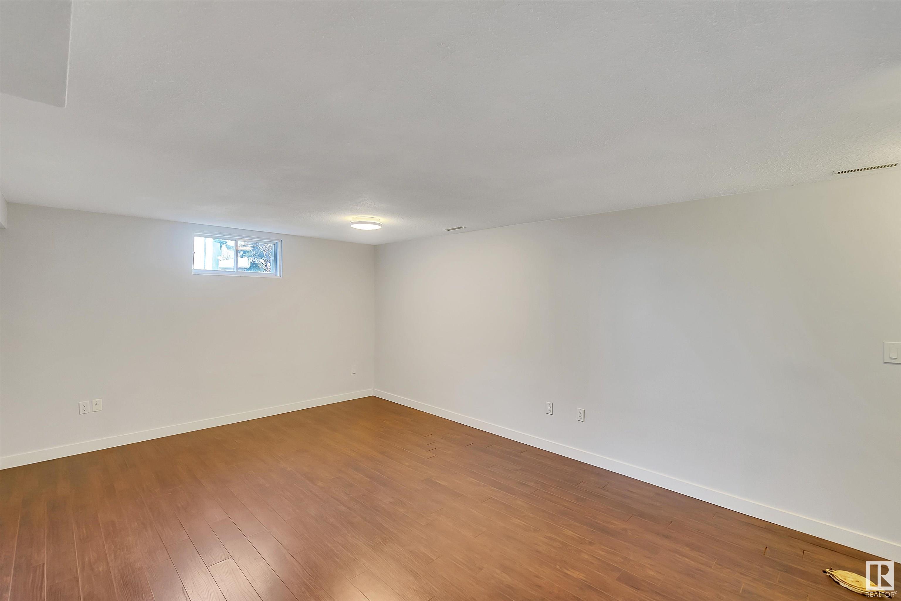 16 BLUEBIRD Crescent