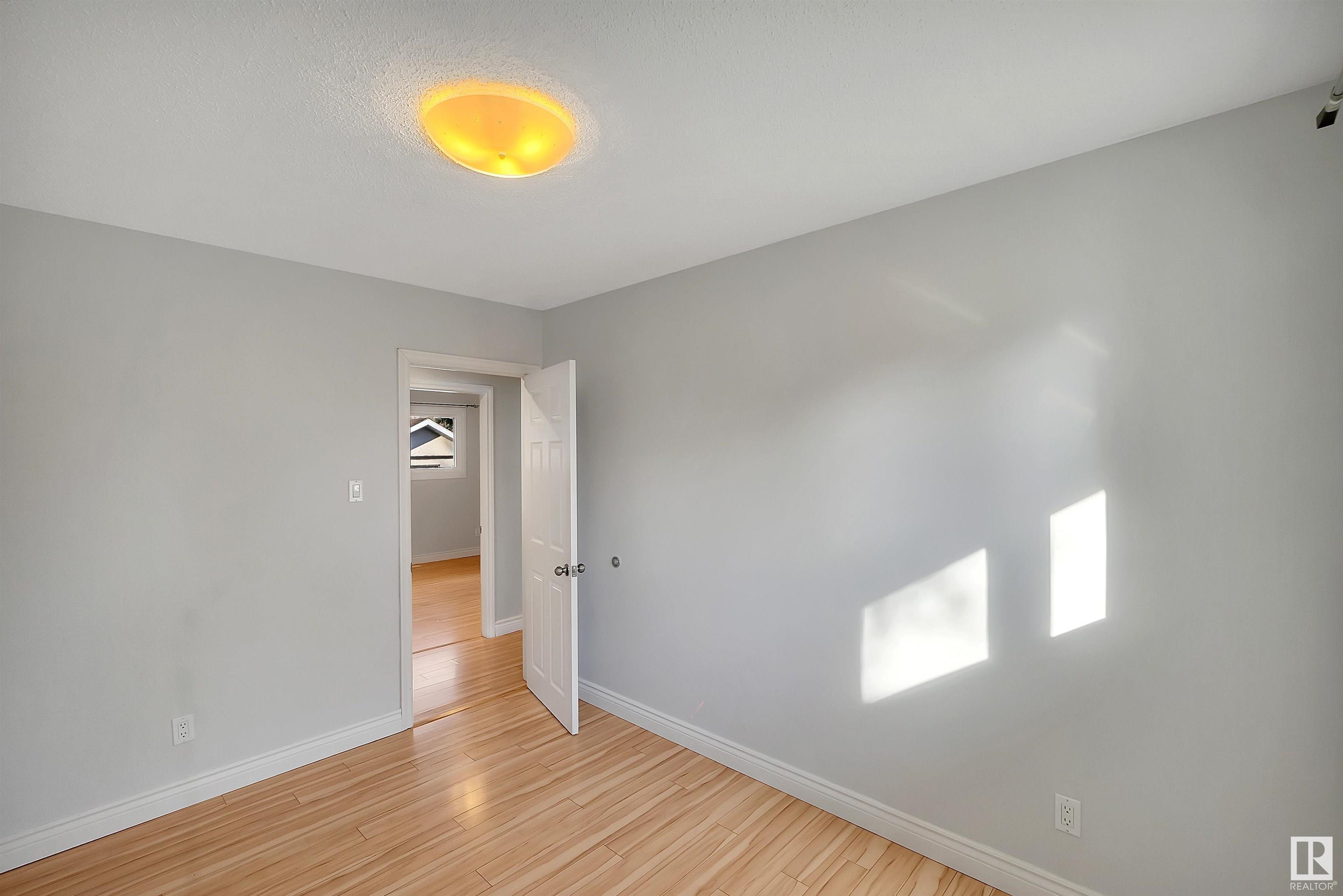 16 BLUEBIRD Crescent
