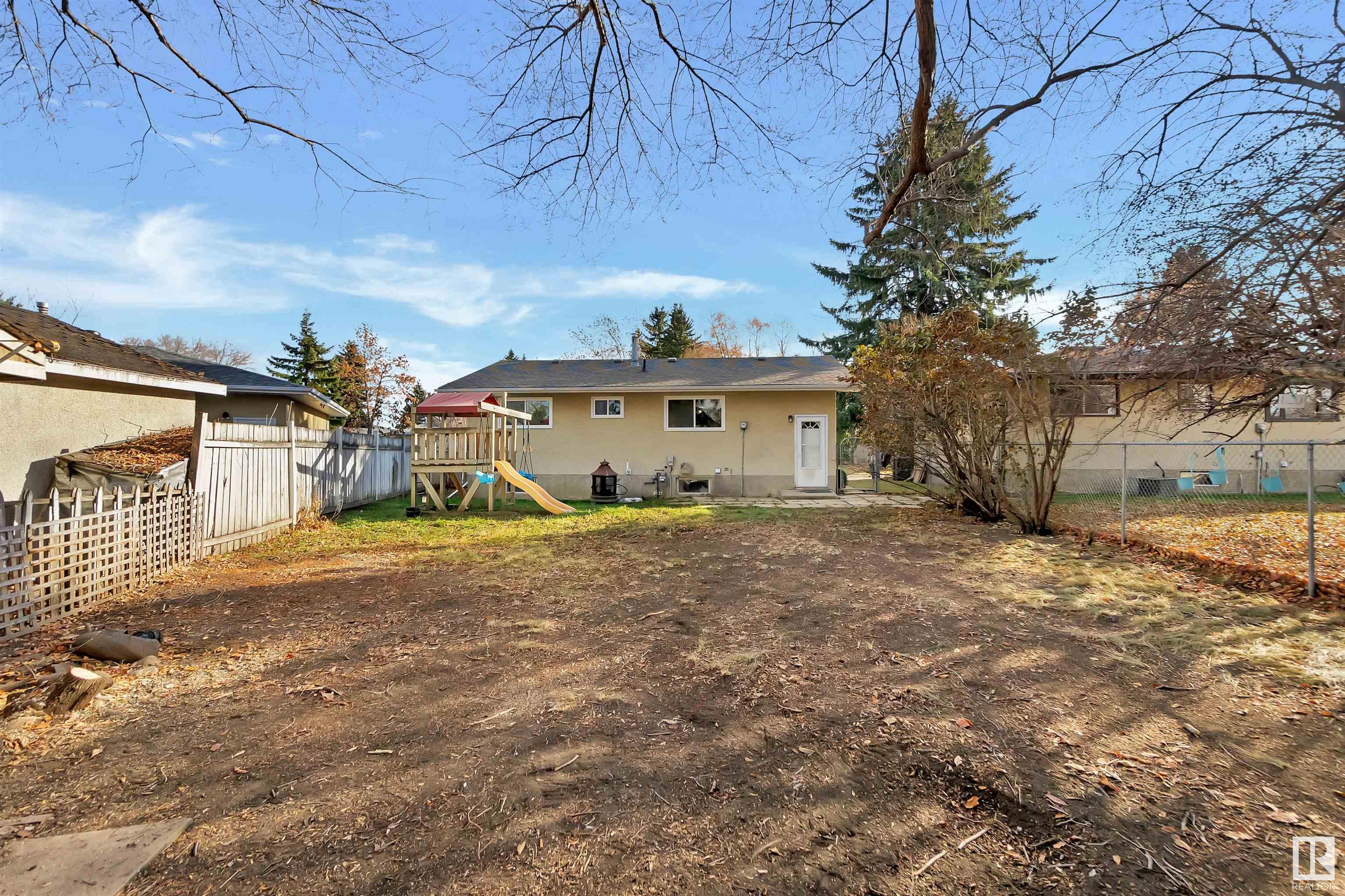 16 BLUEBIRD Crescent