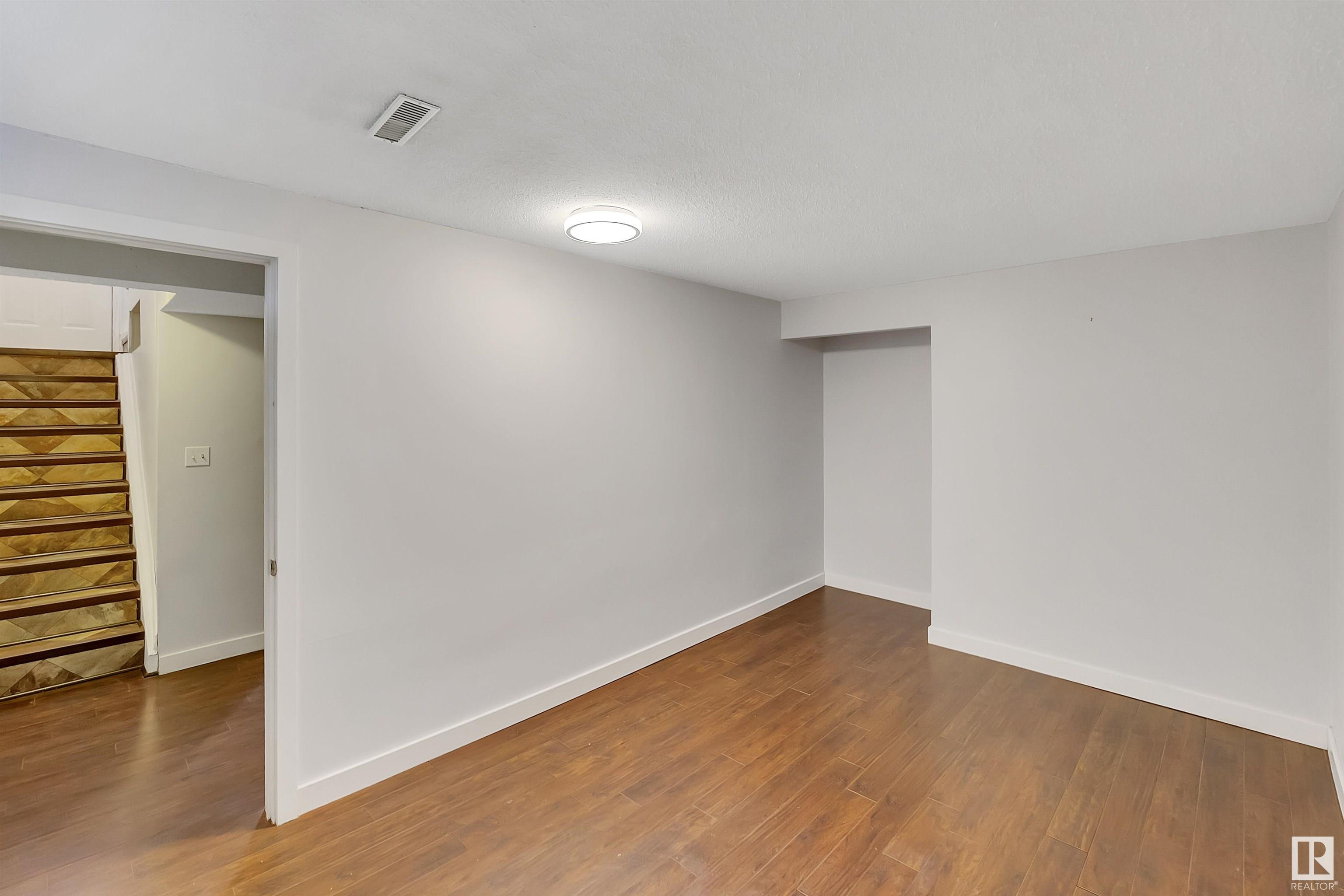 16 BLUEBIRD Crescent