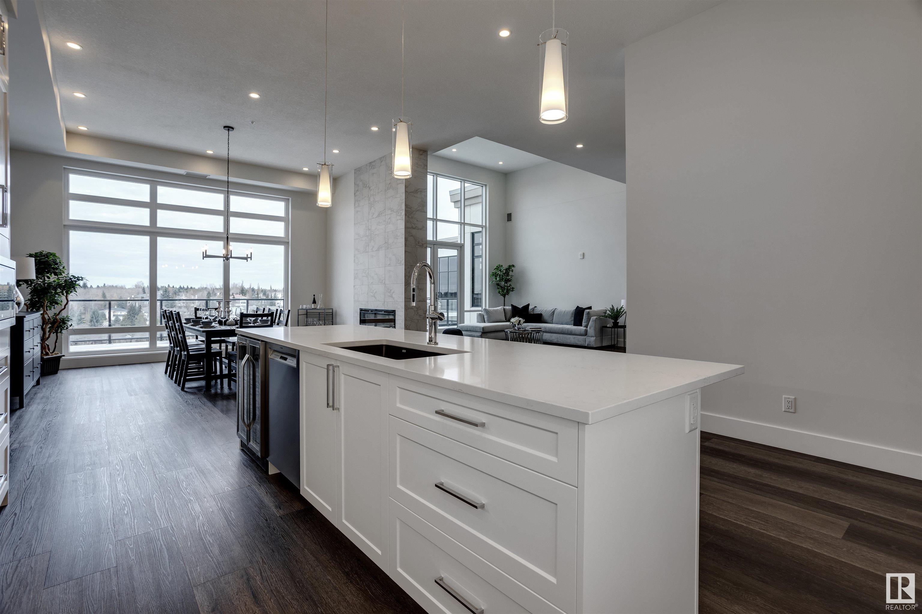 200 BELLEROSE Drive