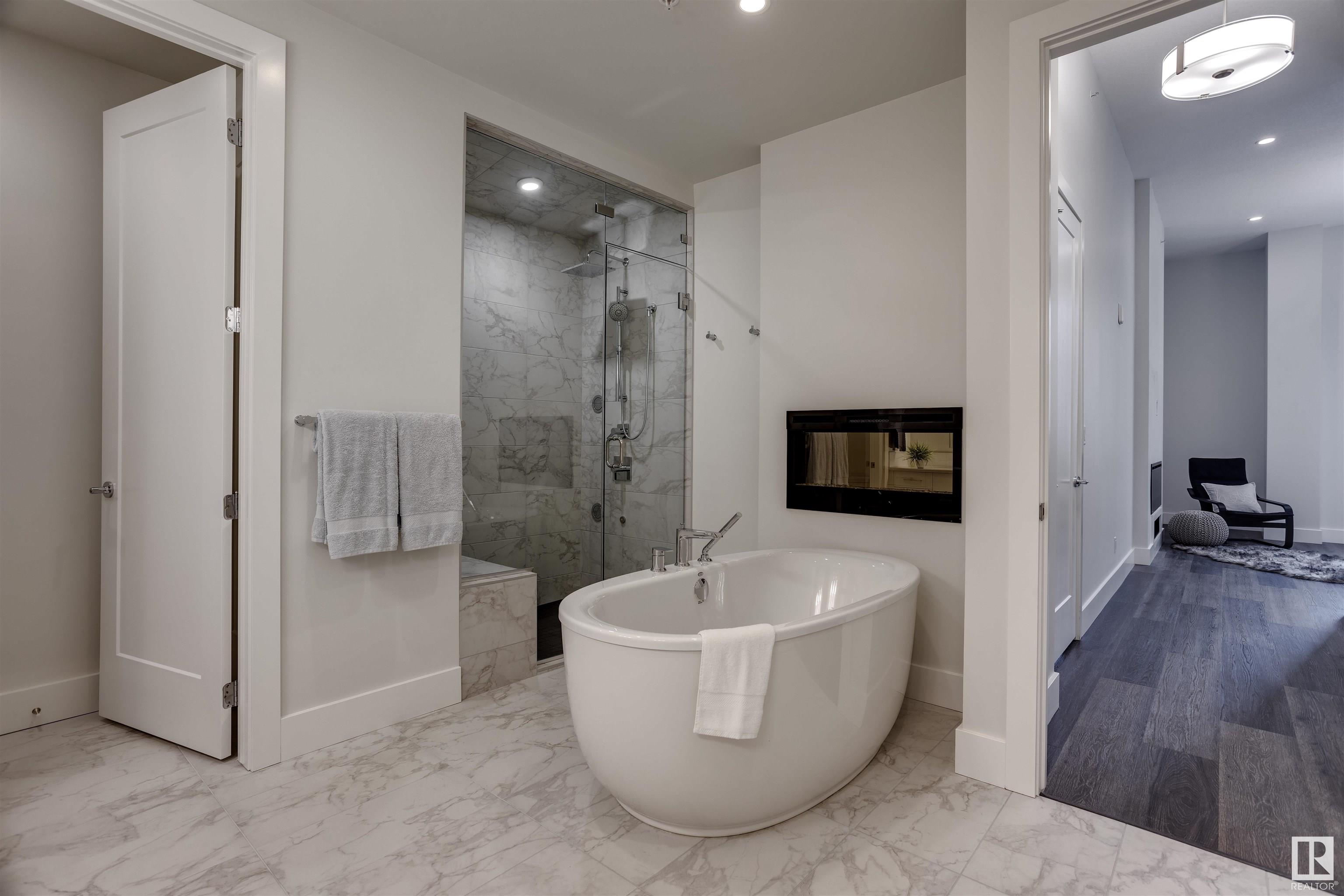 200 BELLEROSE Drive