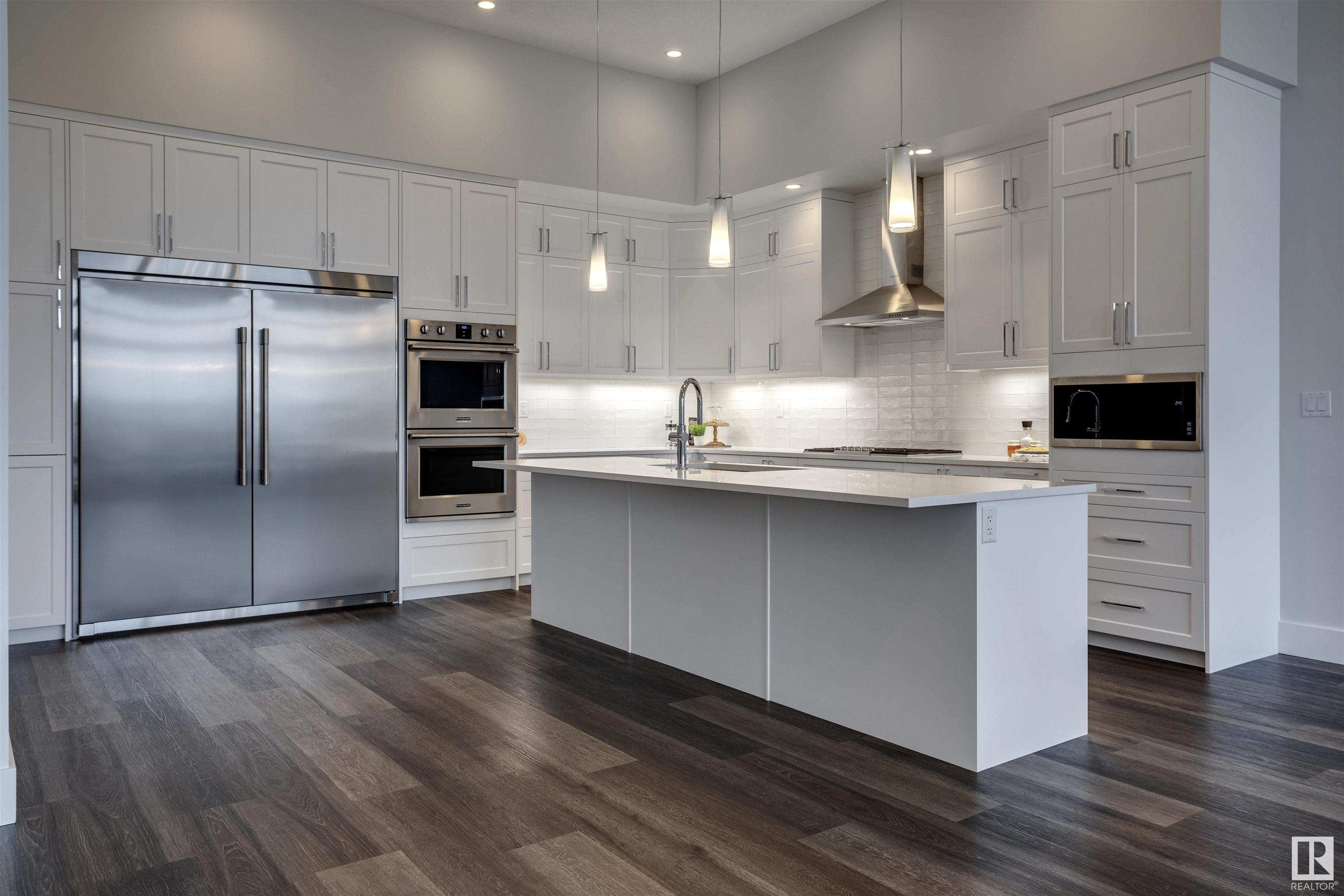 200 BELLEROSE Drive