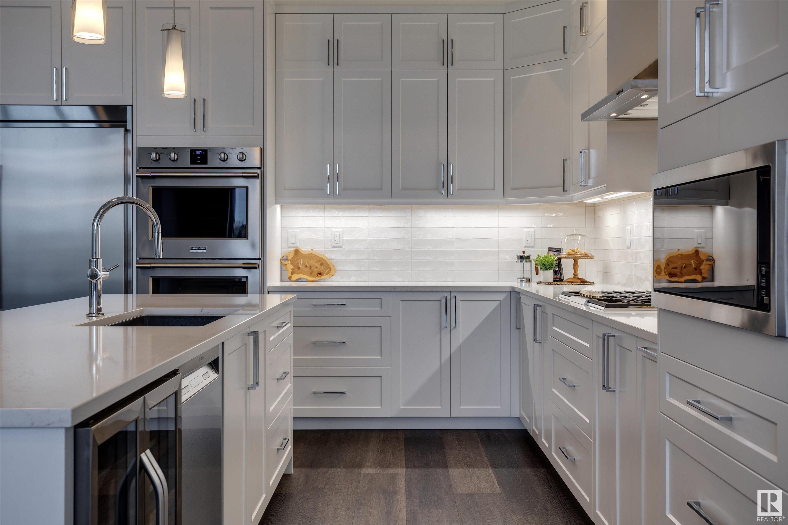 200 BELLEROSE Drive