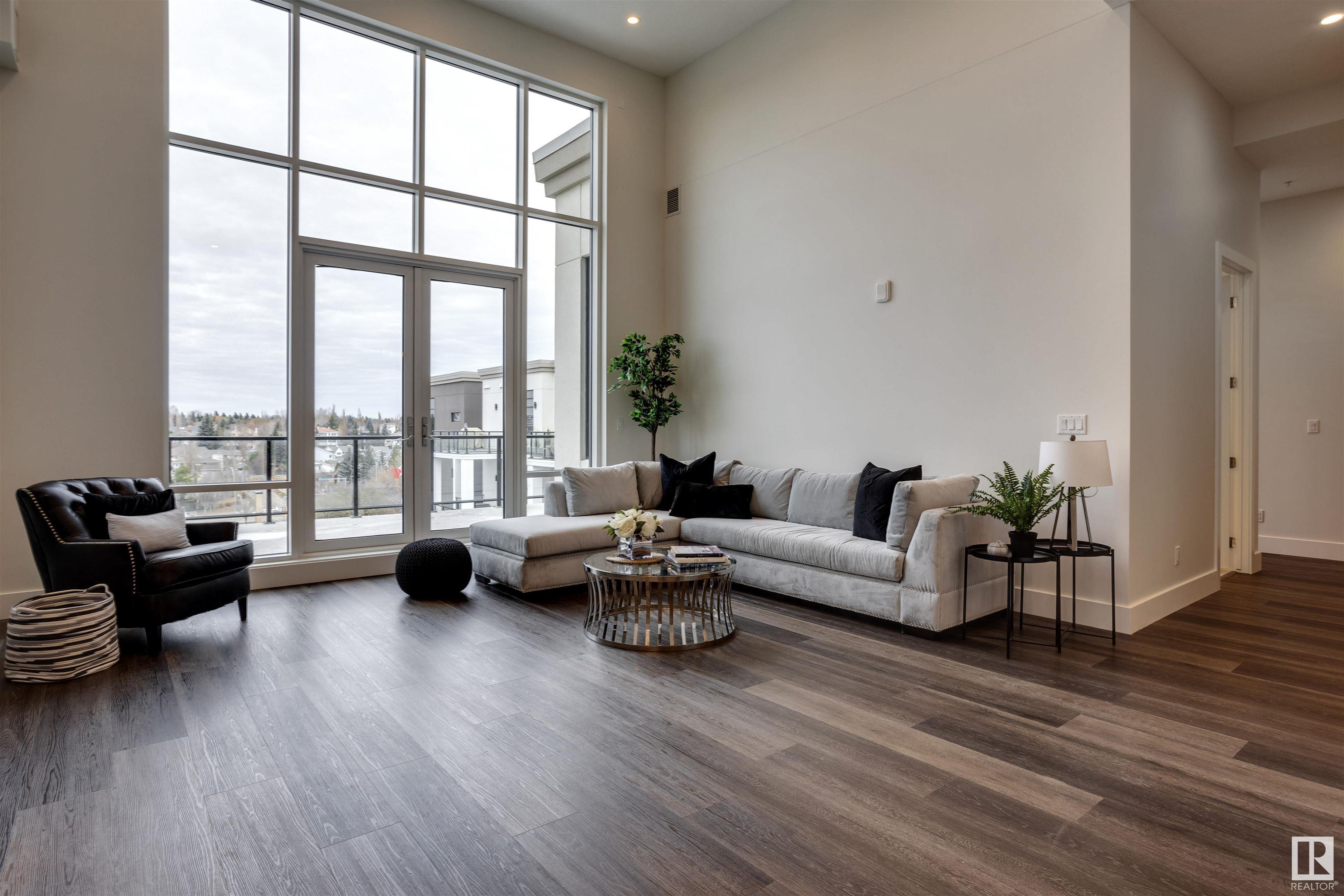 200 BELLEROSE Drive
