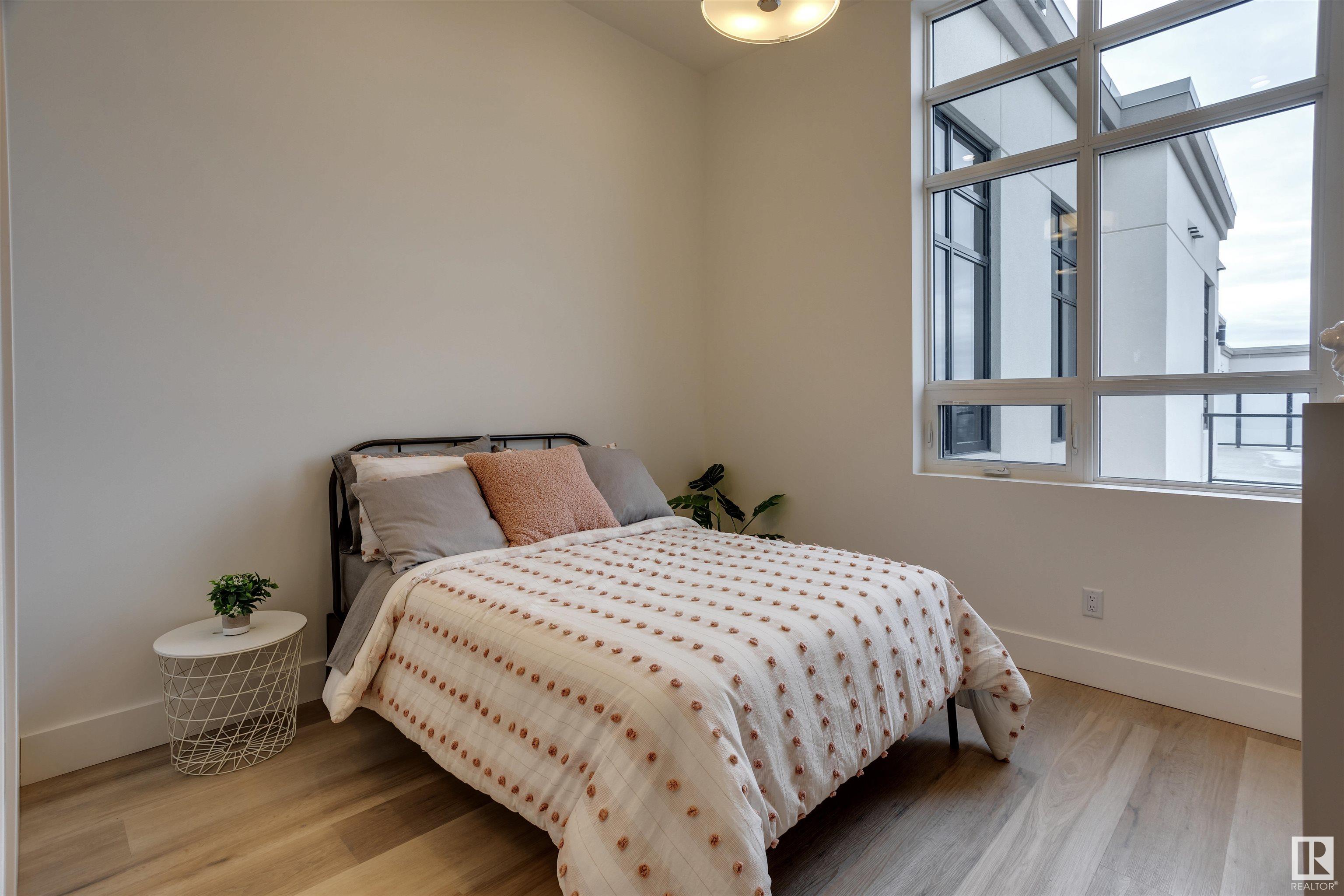 200 BELLEROSE Drive