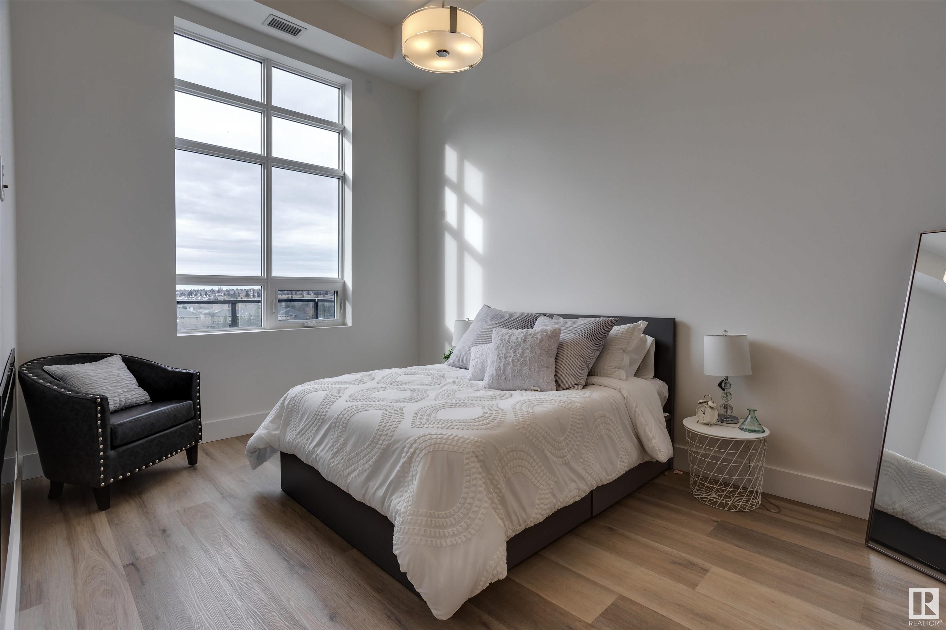 200 BELLEROSE Drive