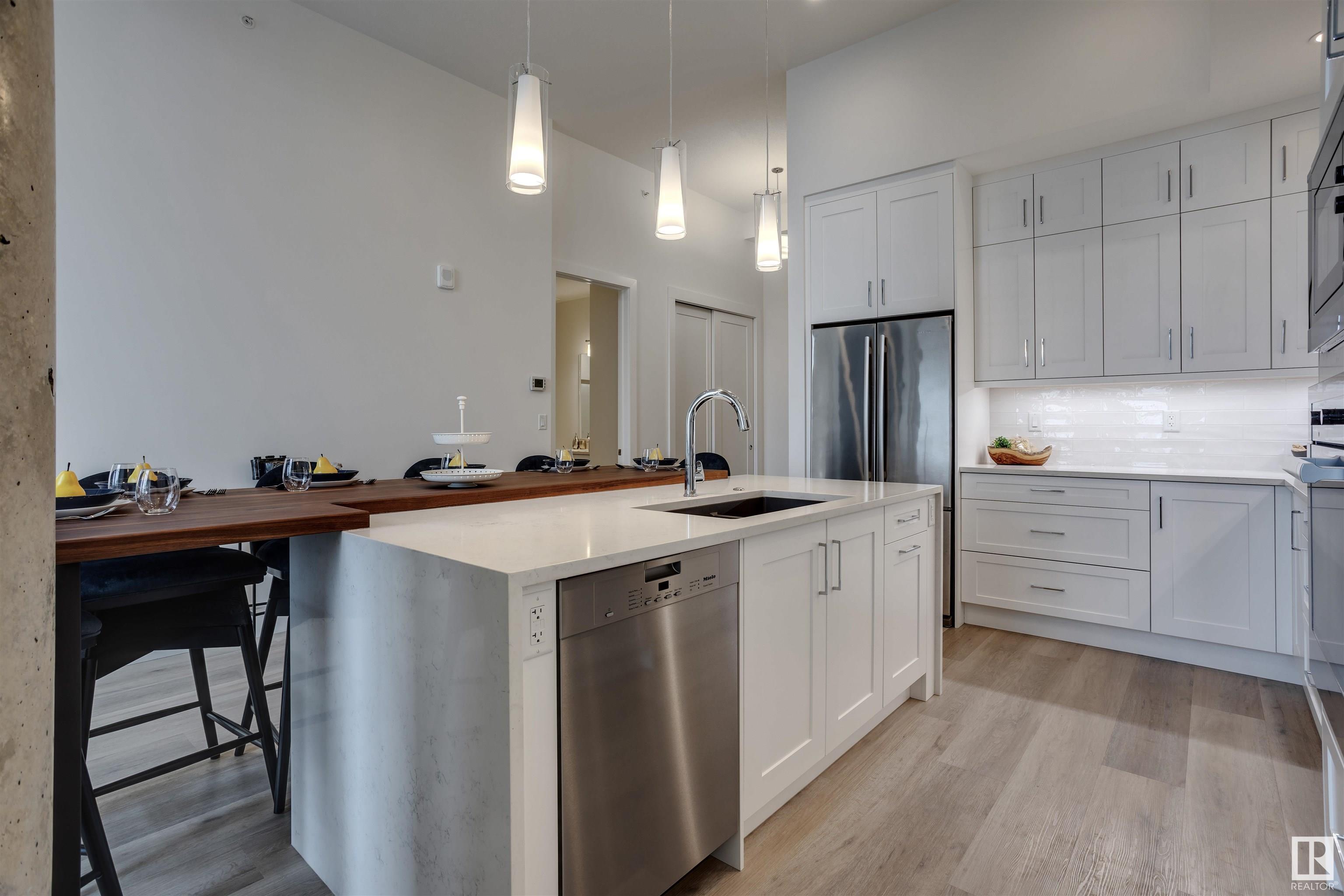 200 BELLEROSE Drive