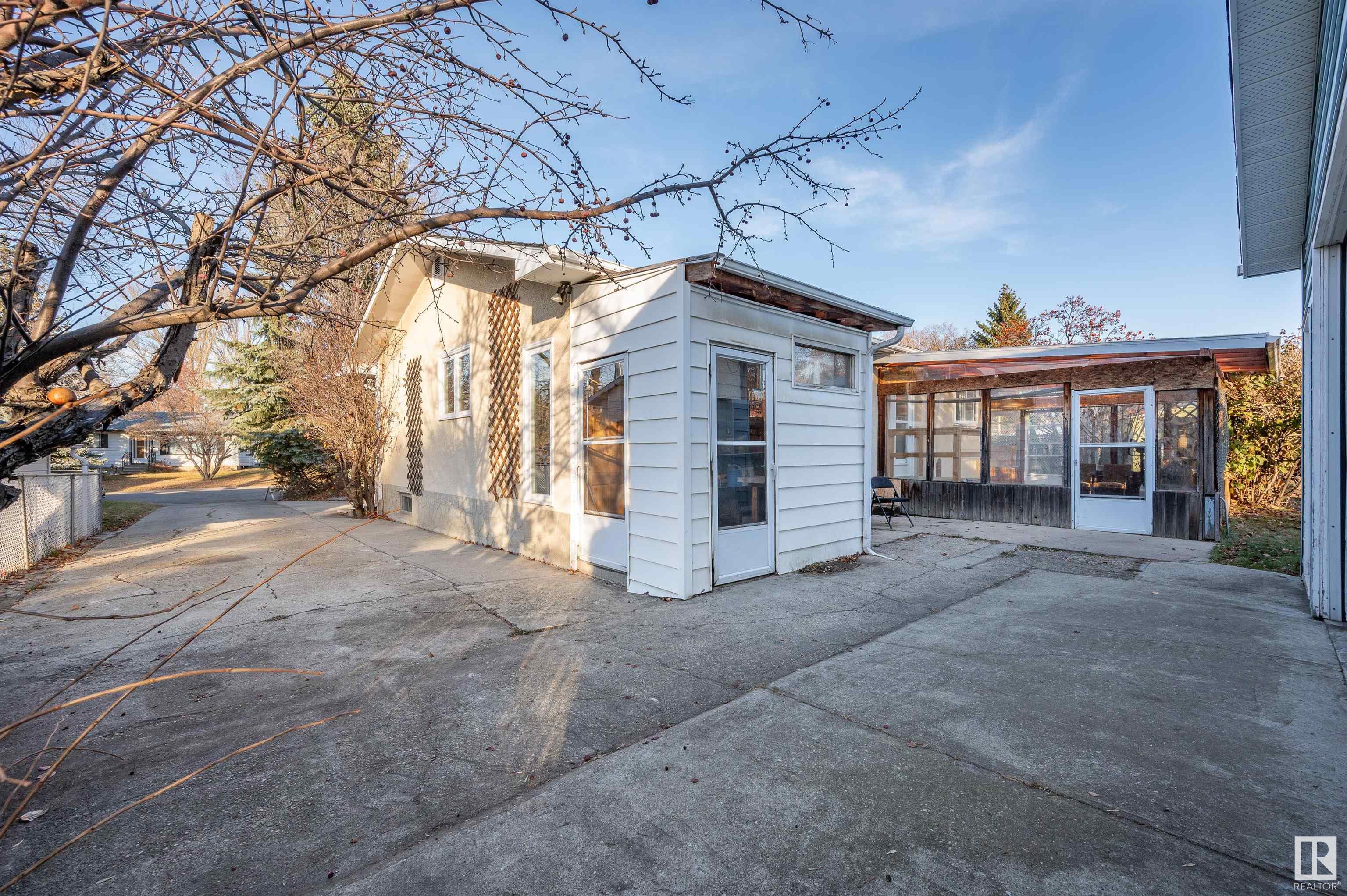 20 MORELAND Crescent
