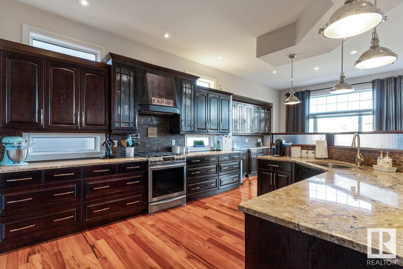 5034 CEYLON Close