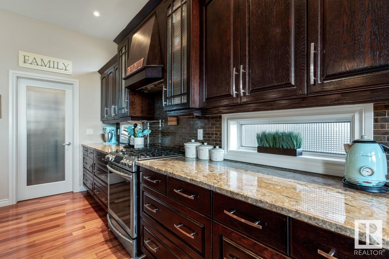 5034 CEYLON Close