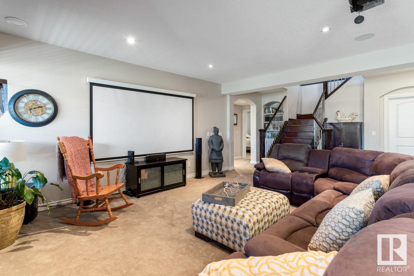 5034 CEYLON Close