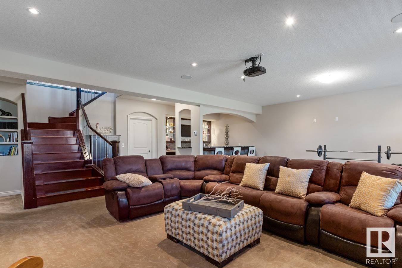 5034 CEYLON Close