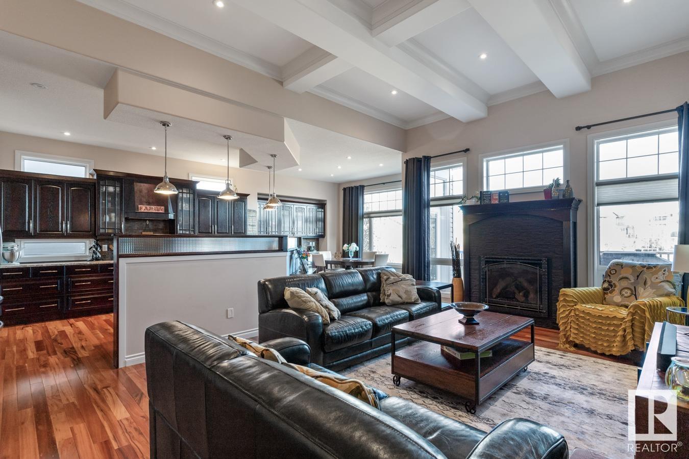 5034 CEYLON Close