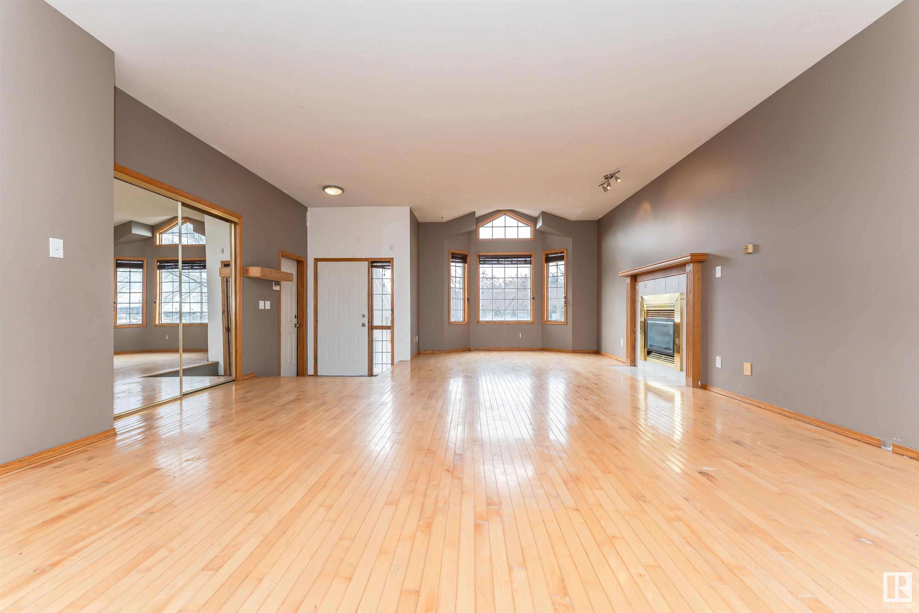 18 EBONY Way