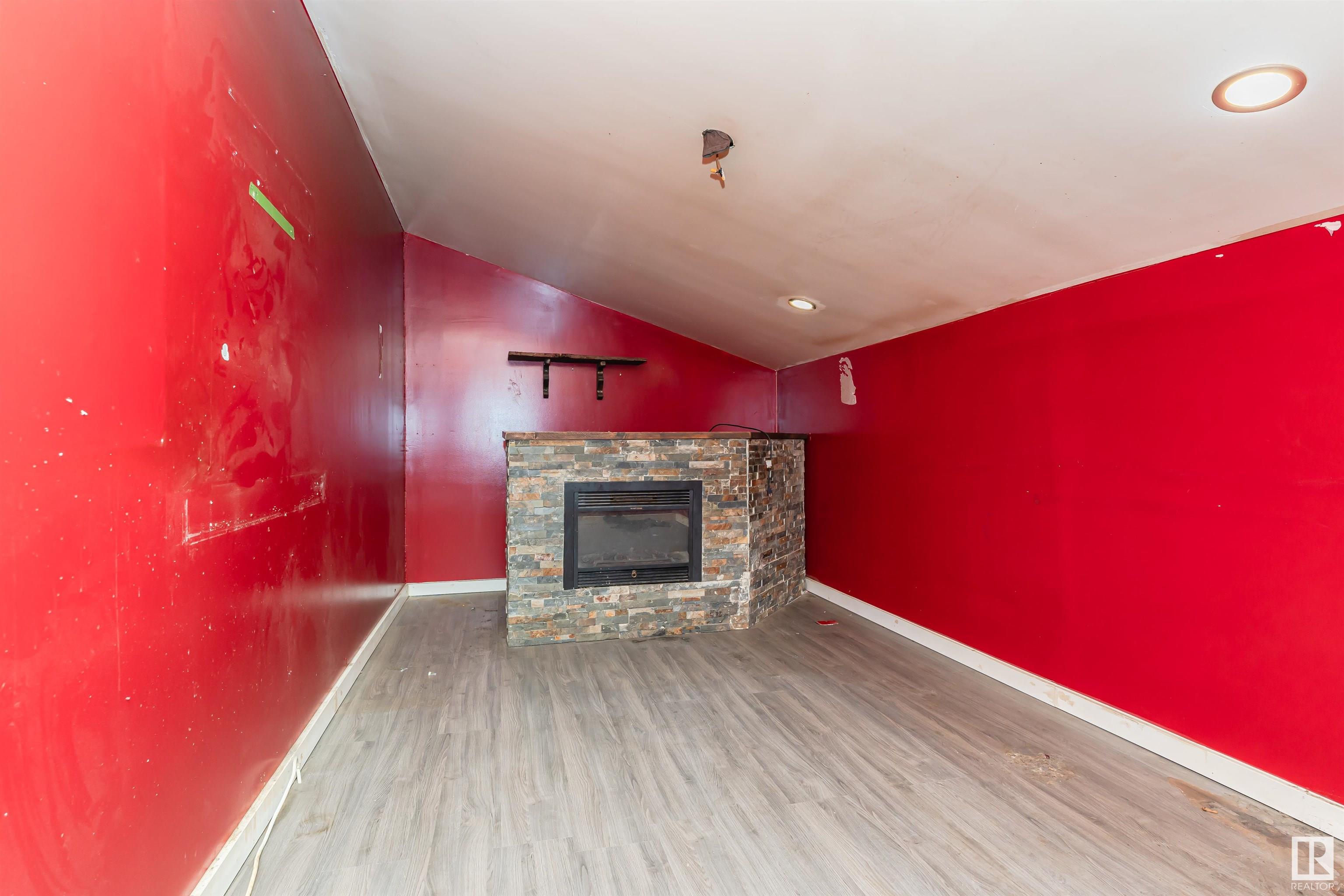 18 EBONY Way