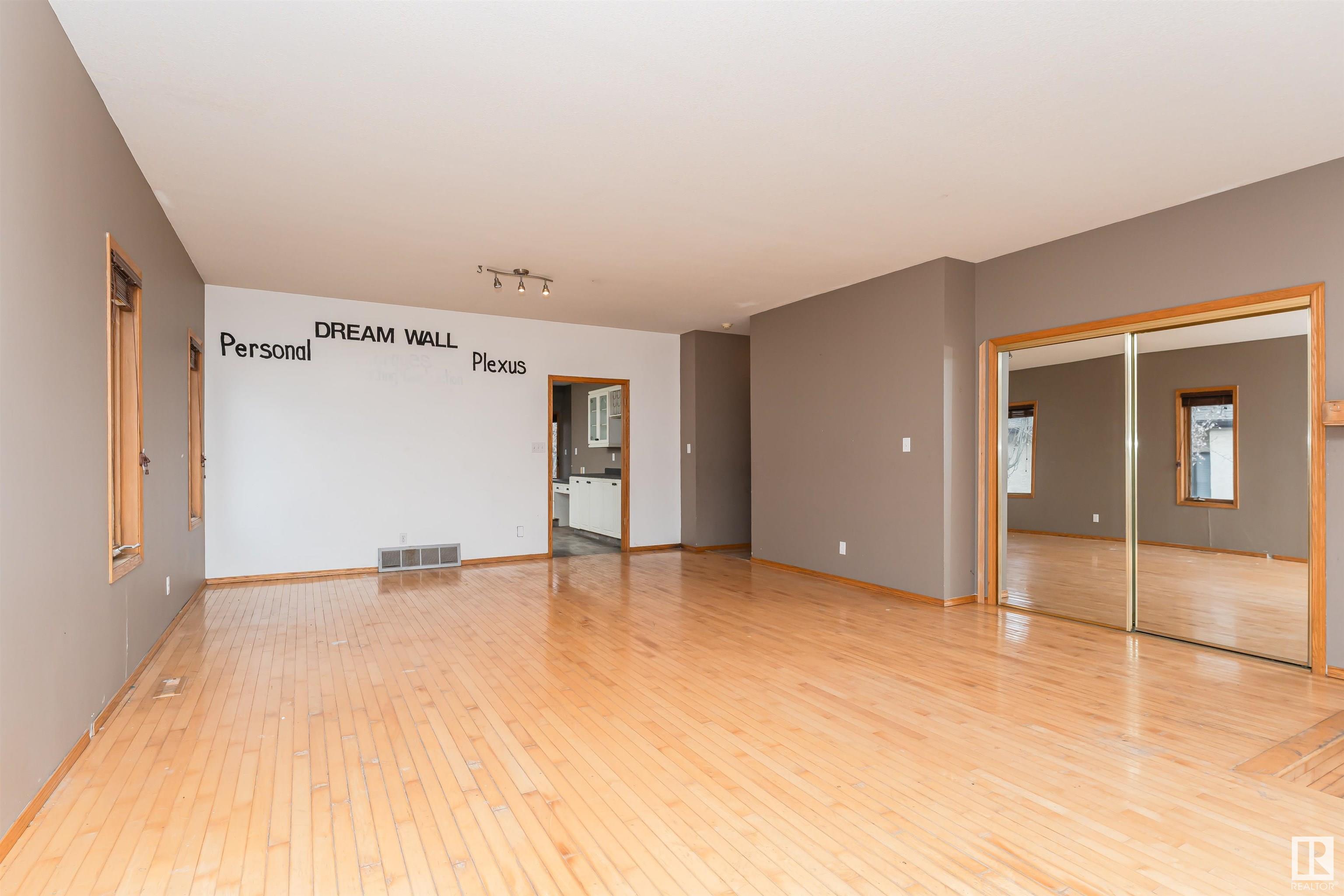 18 EBONY Way