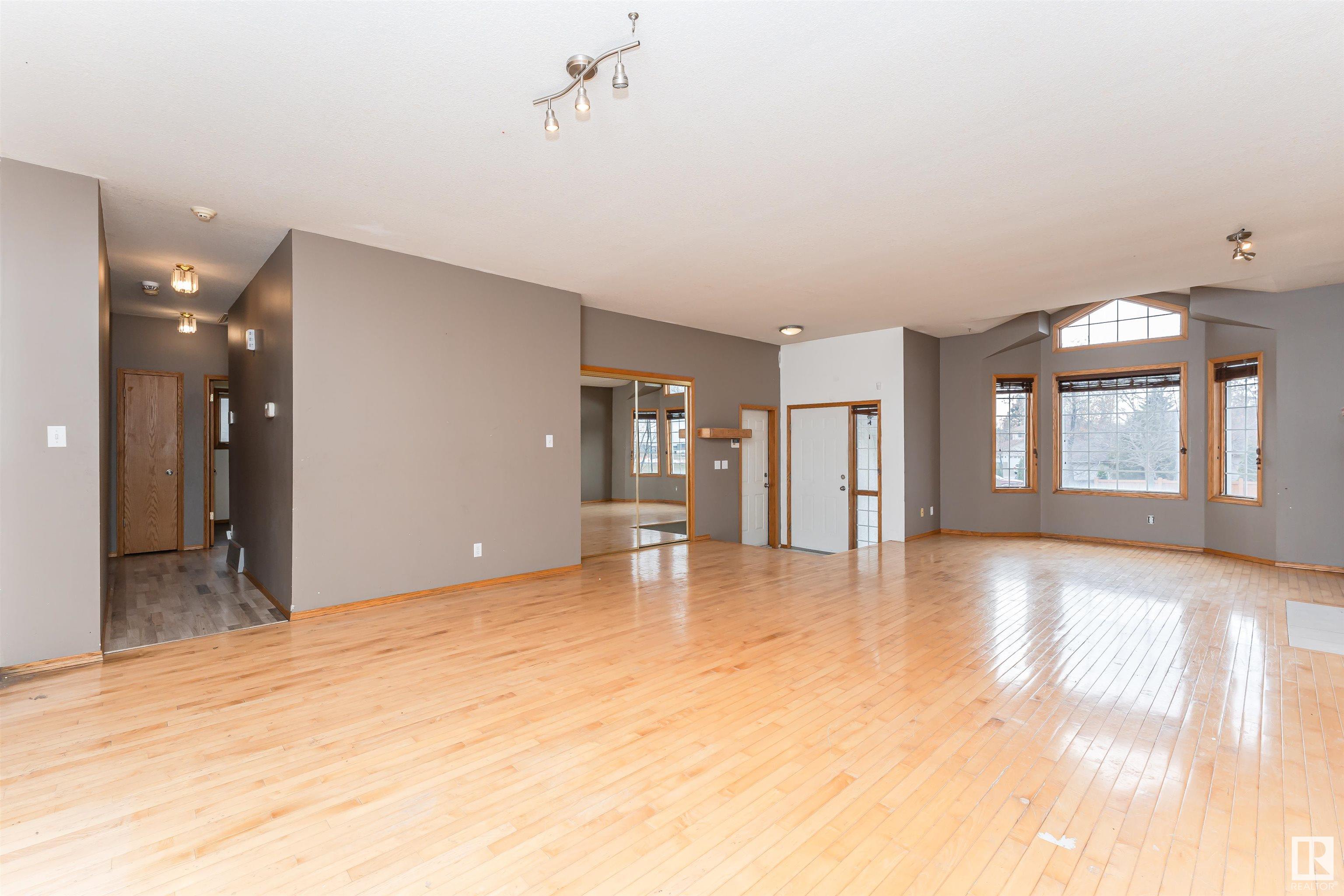18 EBONY Way