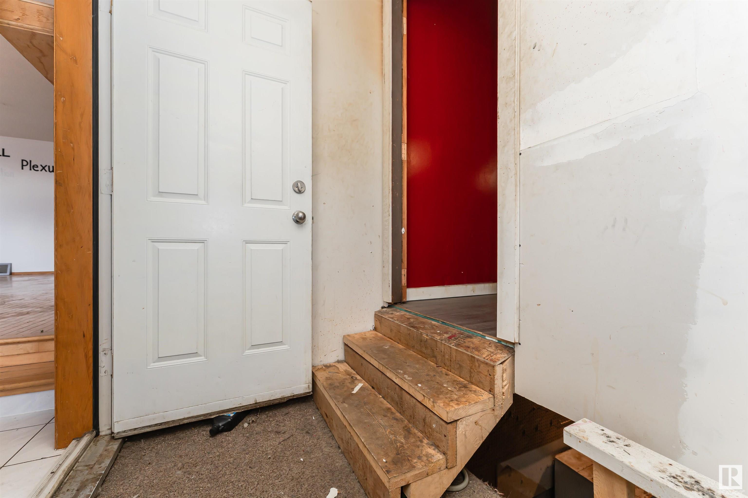 18 EBONY Way