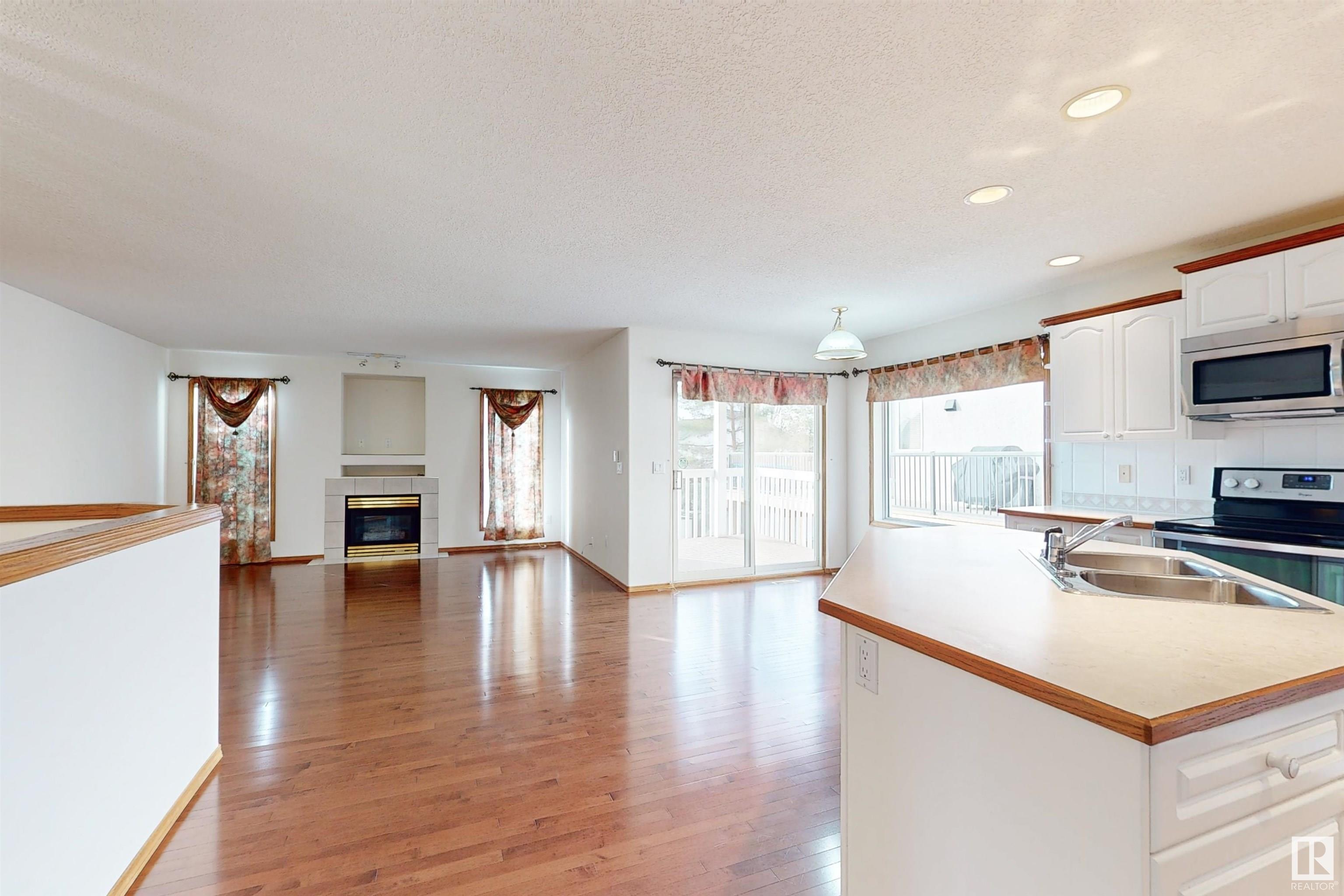 223 HILLCREST Court