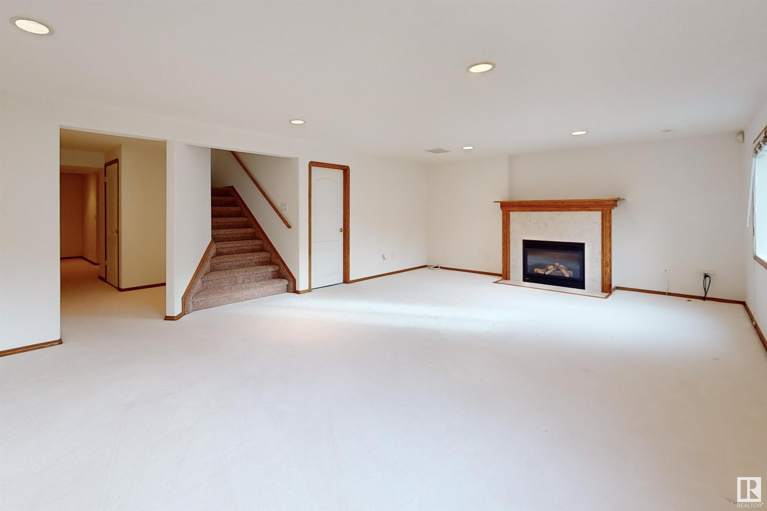 223 HILLCREST Court