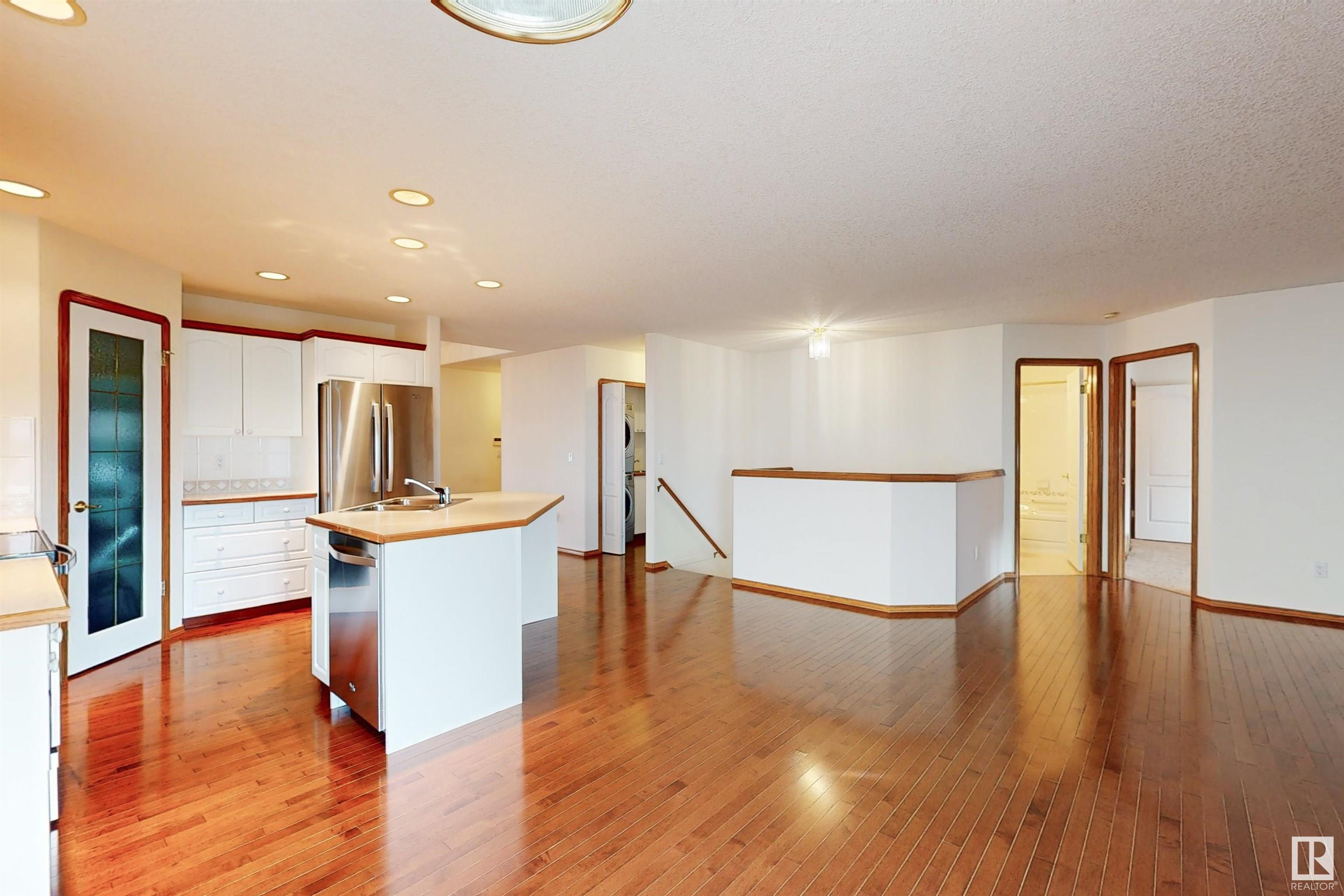 223 HILLCREST Court