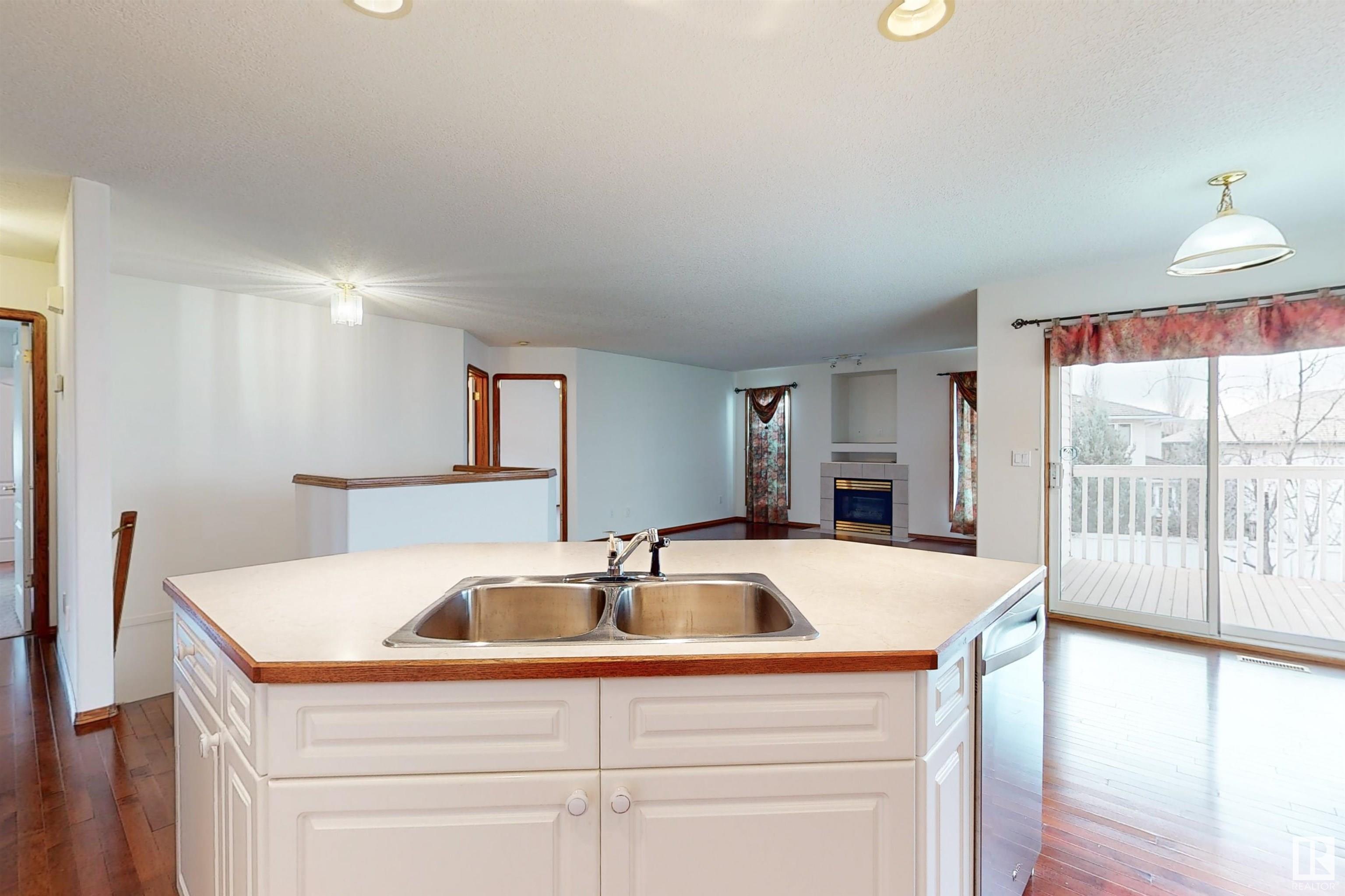 223 HILLCREST Court